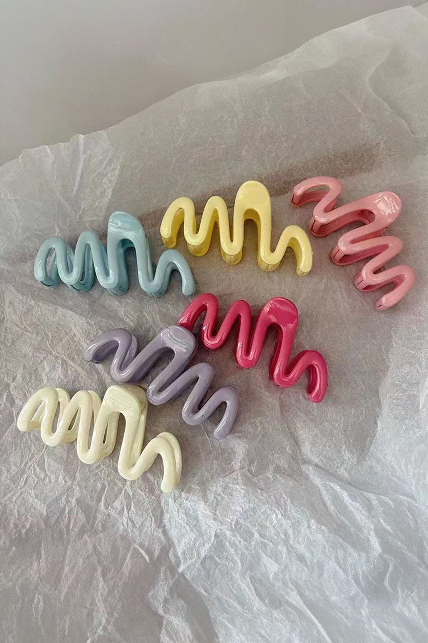 玫瑰红色粗波浪亚克力发夹 BH043618