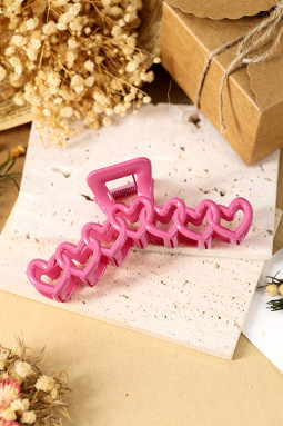 玫红色可爱镂空心形发夹