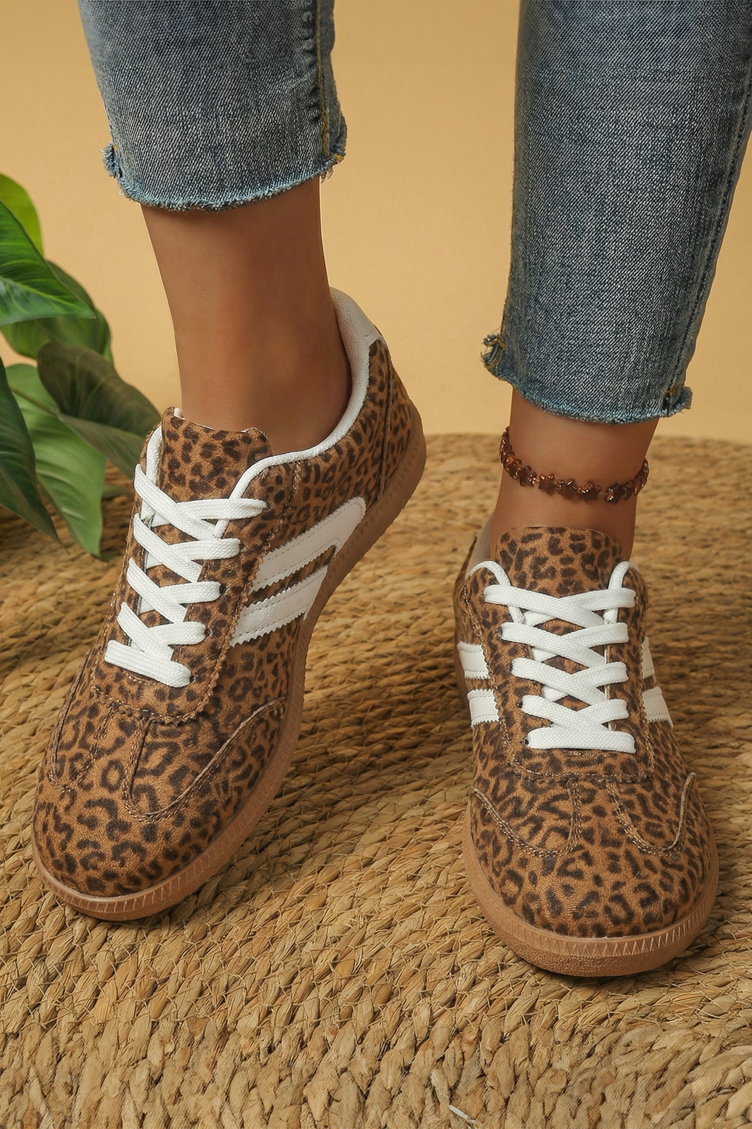 咖啡色 PU 皮革细节闪光豹纹印花系带运动鞋 BH024131