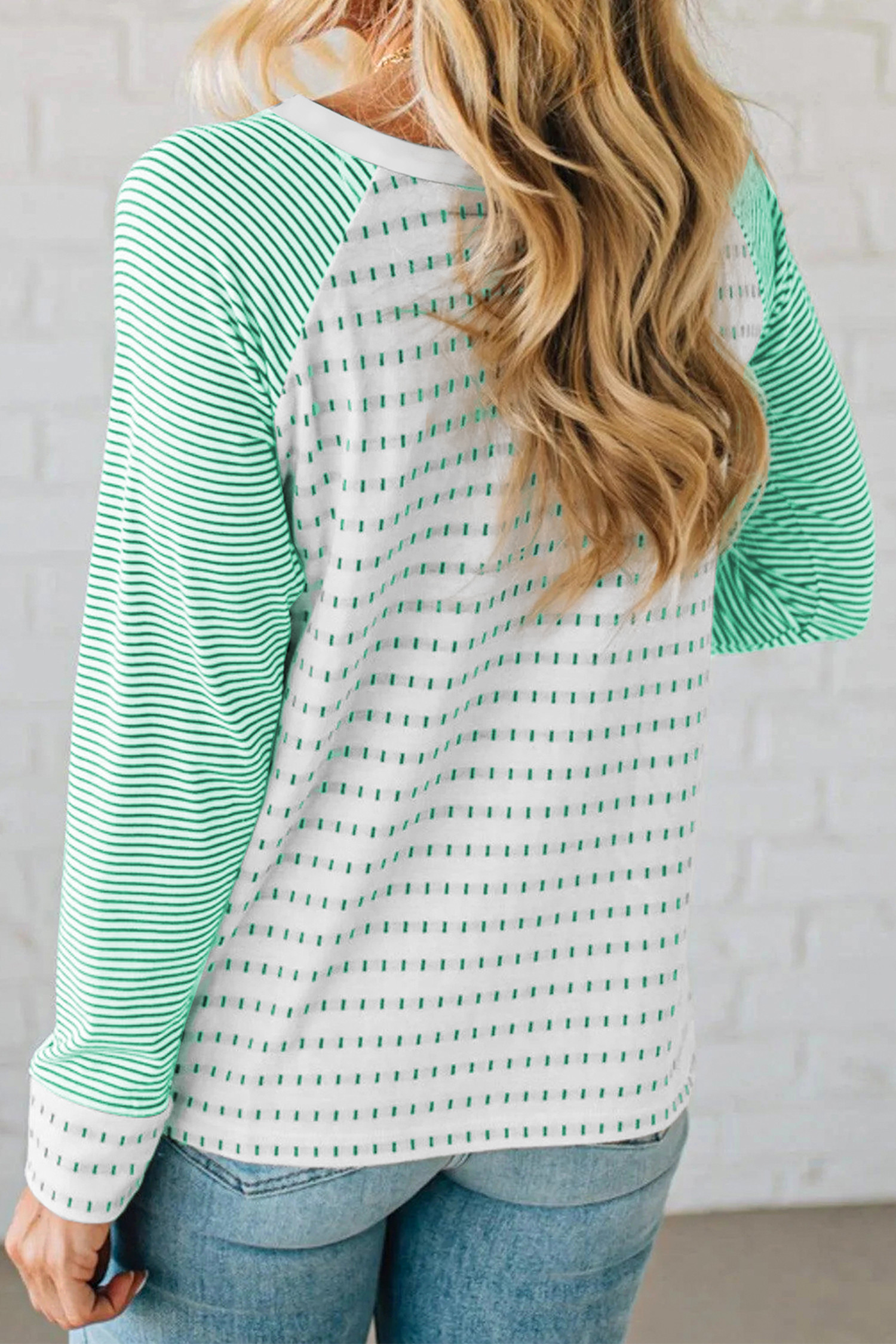 绿色条纹撞色插肩袖亮片圣帕特里克元素上衣 LC25231442