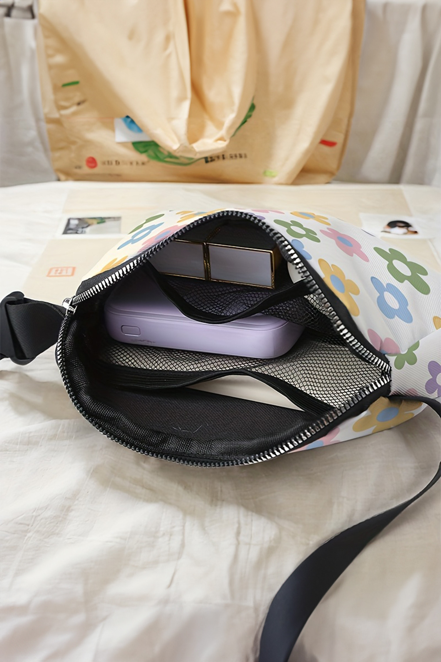 白色精致花卉印花帆布斜挎包 BH031499