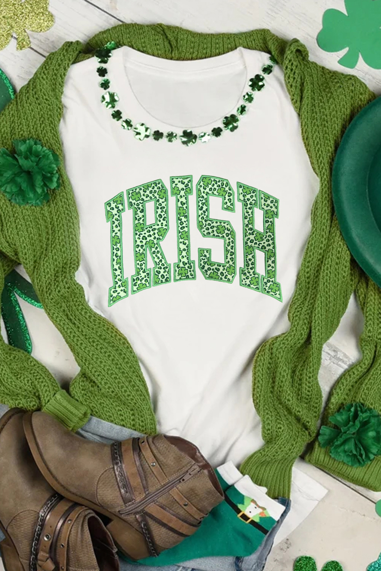 白色爱尔兰豹纹四叶草刺绣贴片图案 T 恤 LC25231338