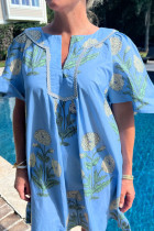 天蓝色加长春花印花短袖条纹开叉领迷你连衣裙