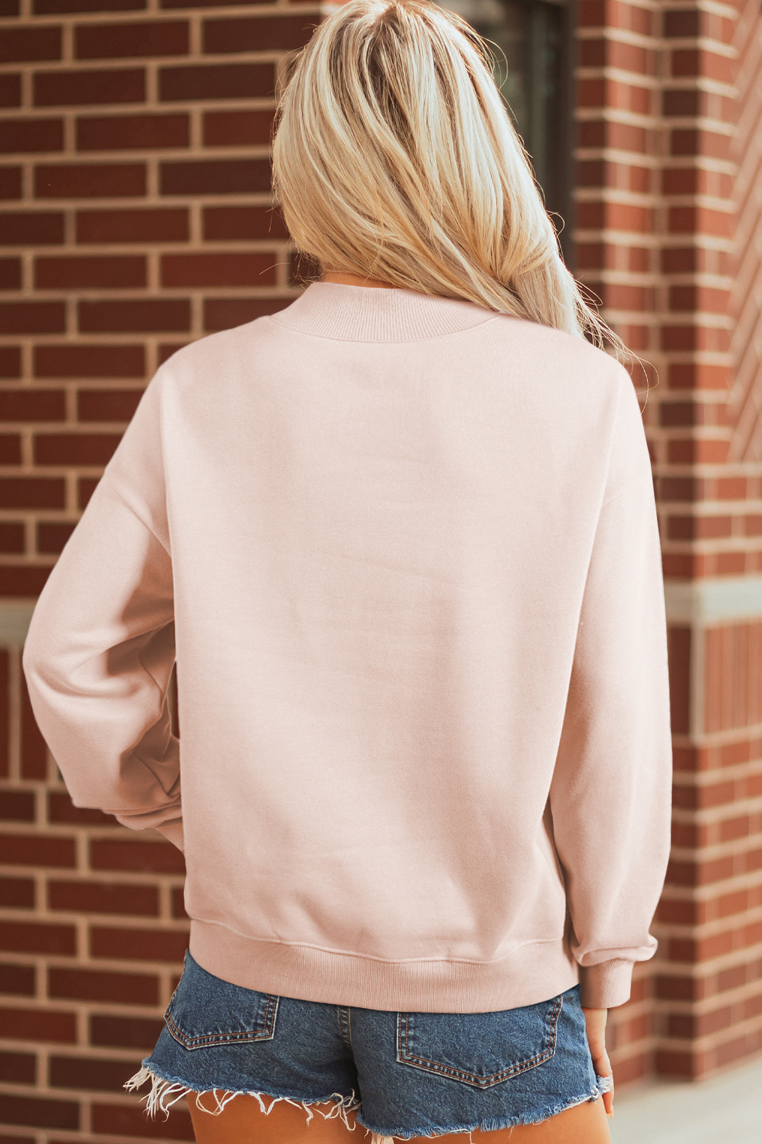 杏粉色艺术复活节彩蛋亮片贴片图案小高领运动衫 LC25321397