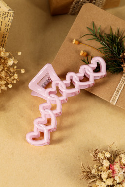 粉色可爱镂空心形发夹