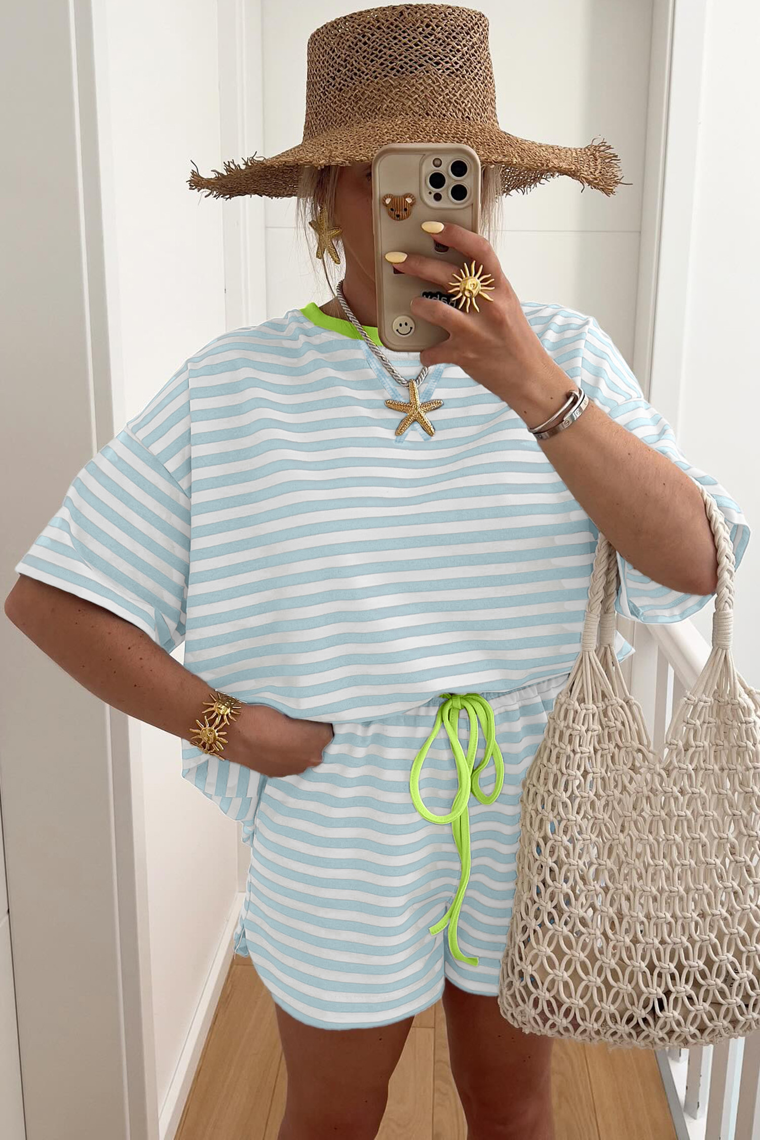 天蓝色条纹撞色领口宽松 T 恤和抽绳短裤套装 LC628757