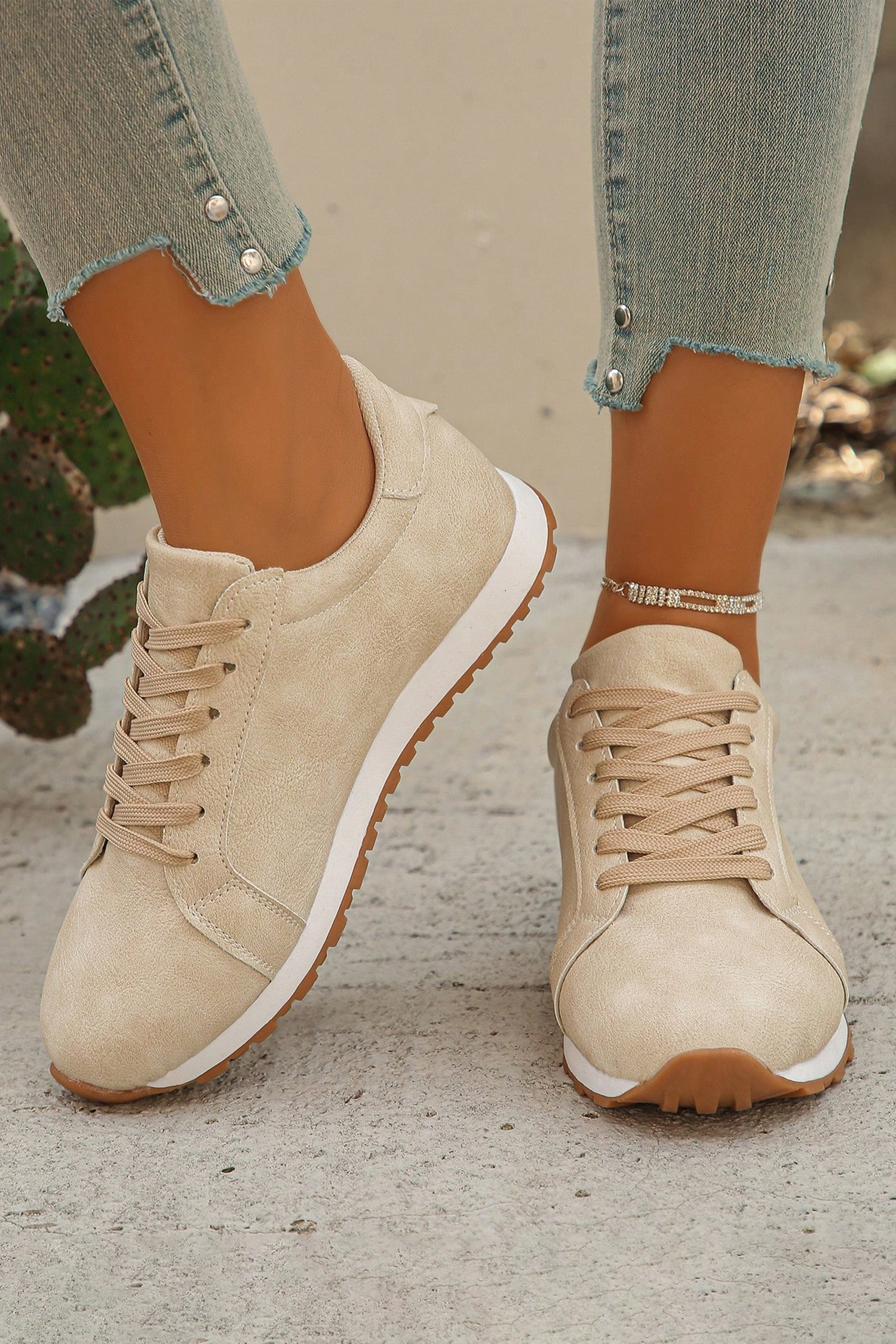 驼色纯色人造绒面革系带运动鞋 BH024173