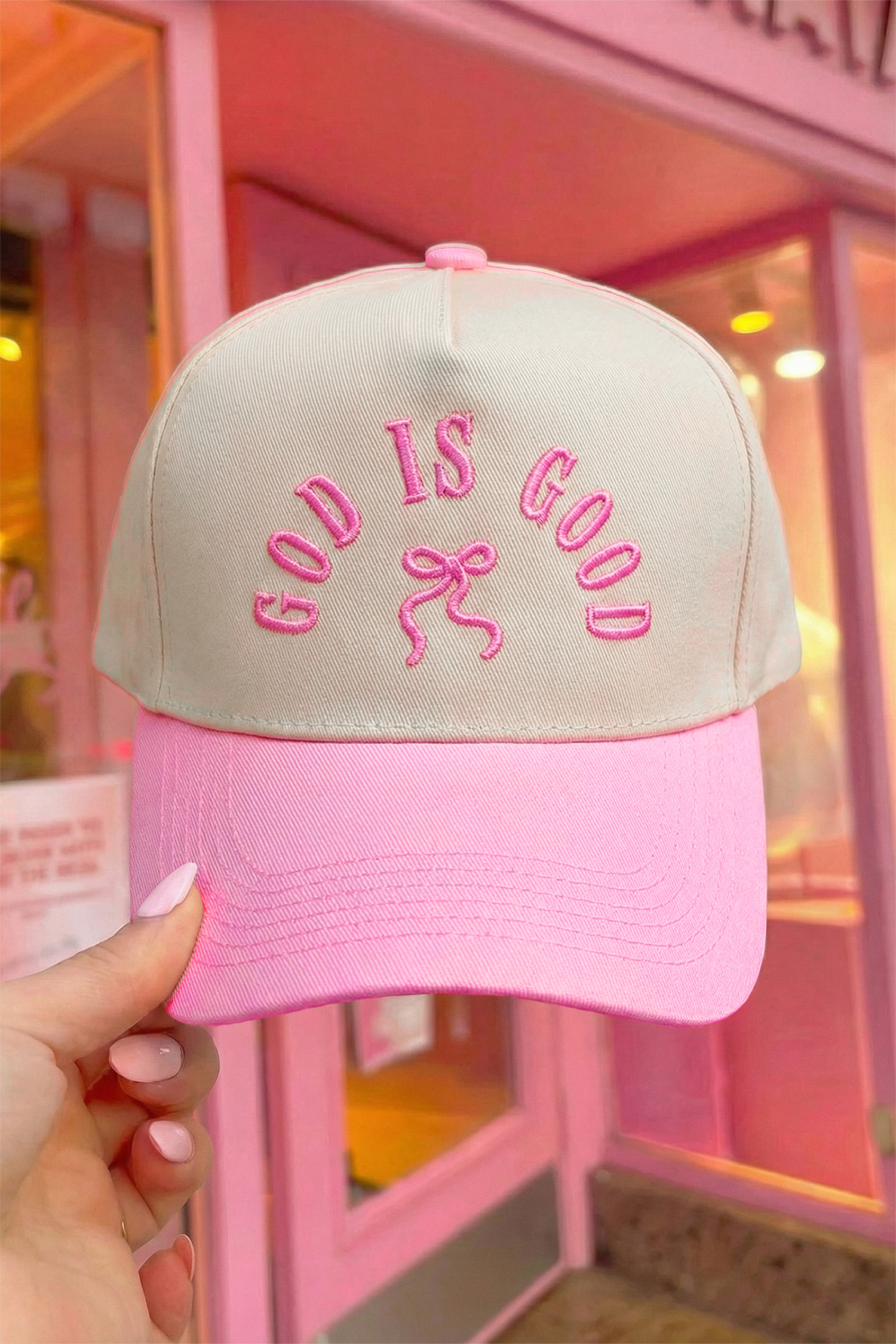 粉色 GOD IS GOOD 刺绣蝴蝶结拼色棒球帽 BH043608