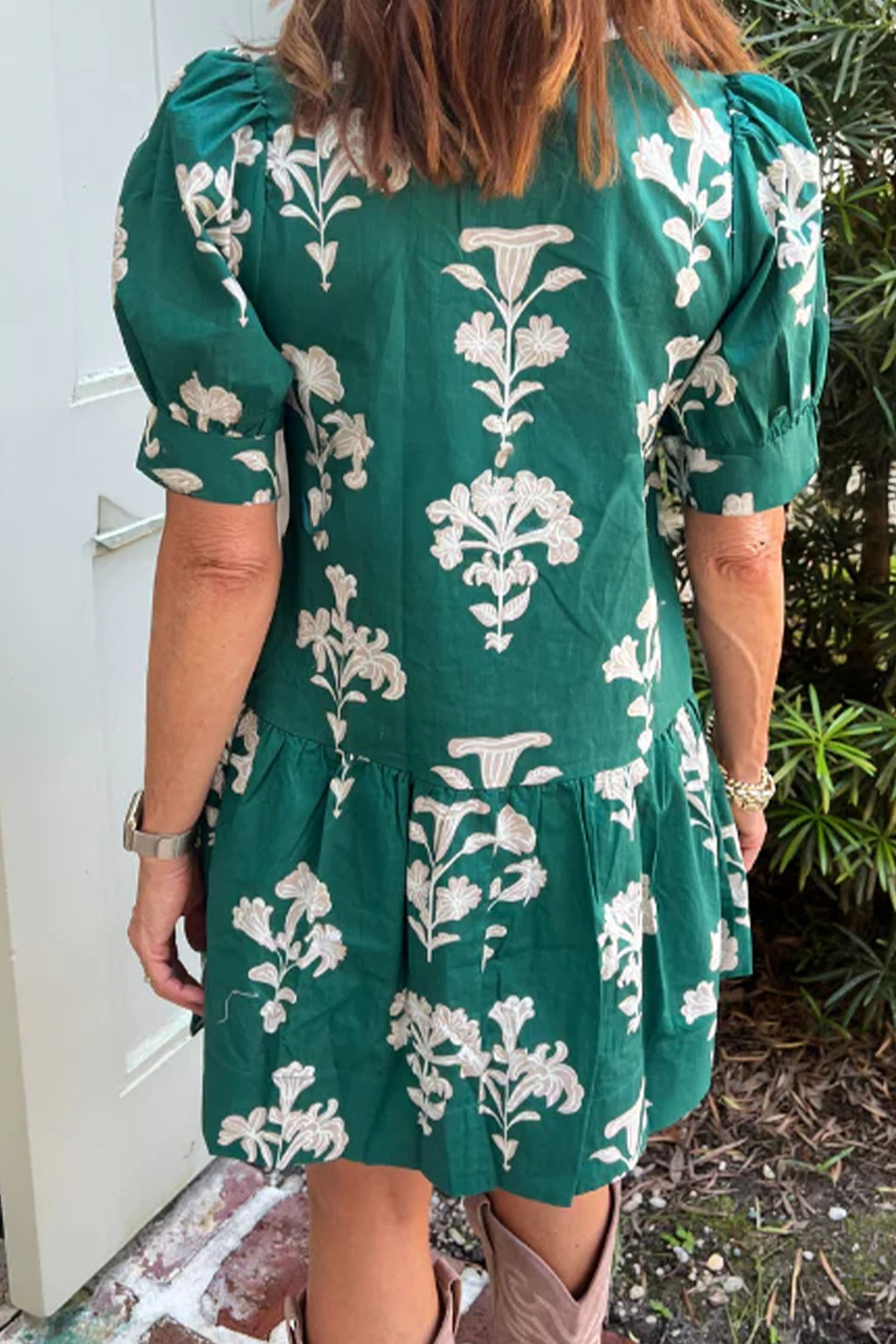 绿色褶边 V 领泡泡短袖花卉迷你连衣裙 LC6127916