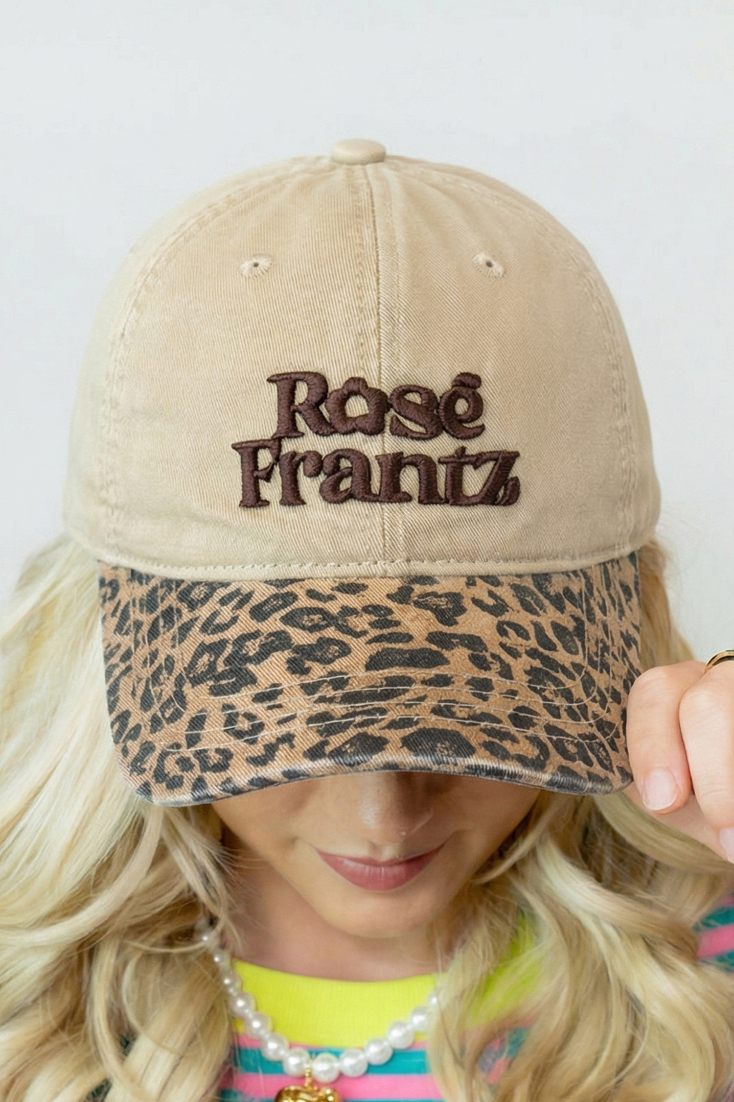 卡其色豹纹撞色边缘 Rose Frantz 刺绣棒球帽 BH043788