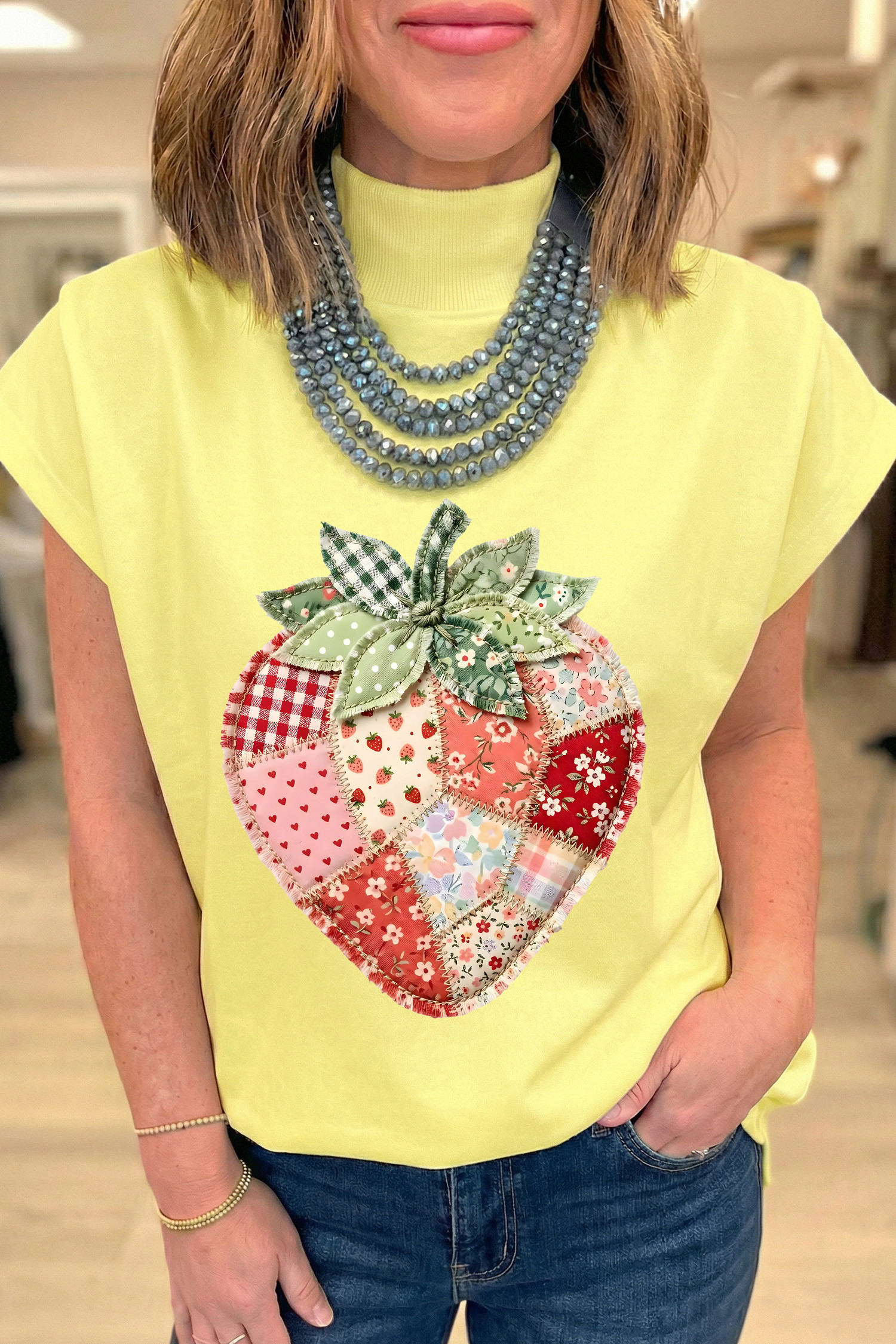 黄色人造拼布草莓印花小高领 T 恤 LC25137921