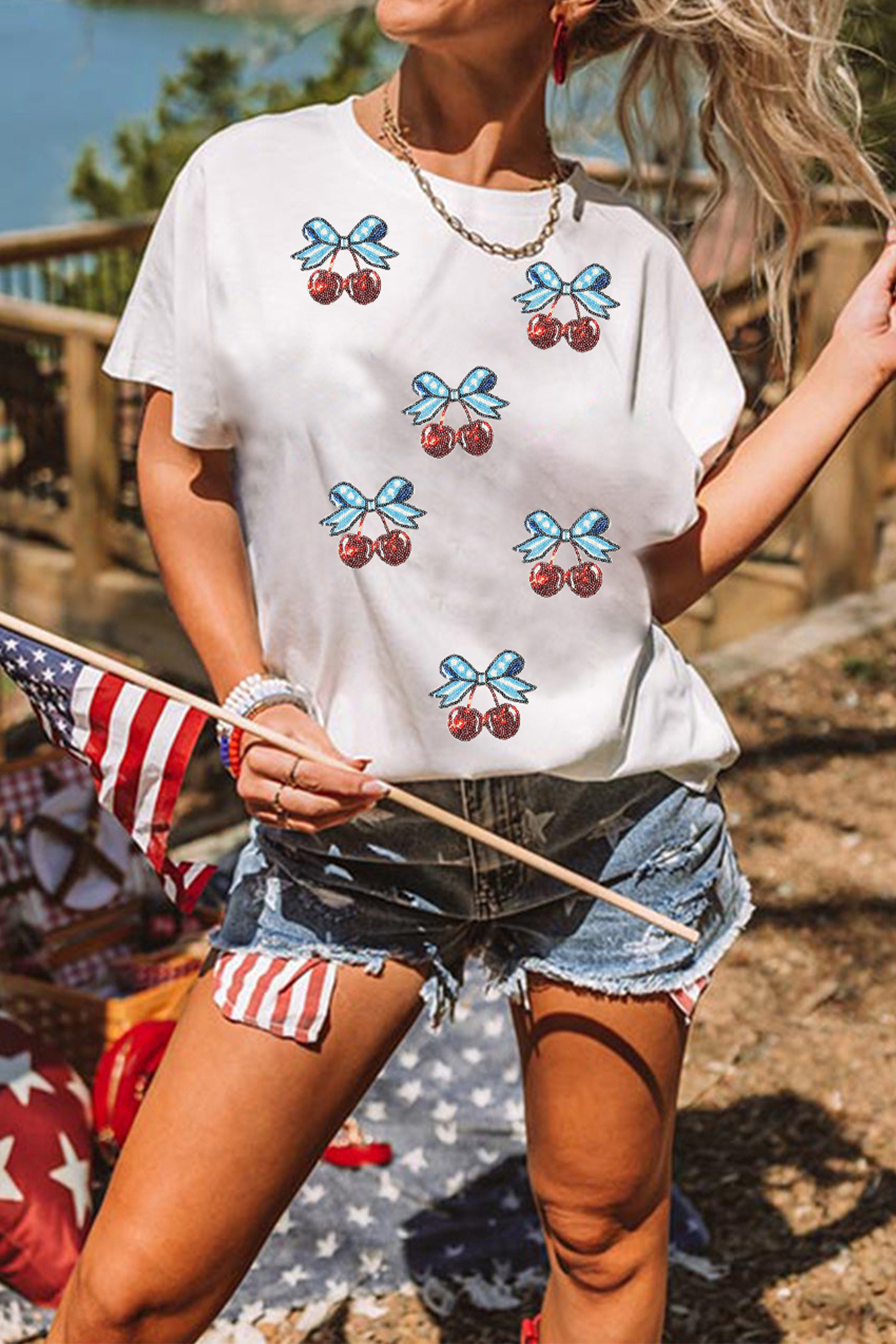 白色 Coquette 爱国樱桃亮片图案 T 恤 LC25232042