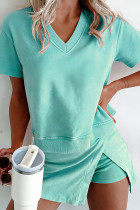 薄荷绿矿泉水 V 领 T 恤搭配裙裤套装