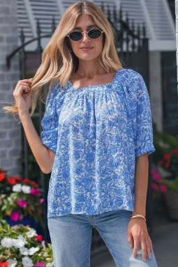 天蓝色方领短泡泡袖百褶碎花衬衫