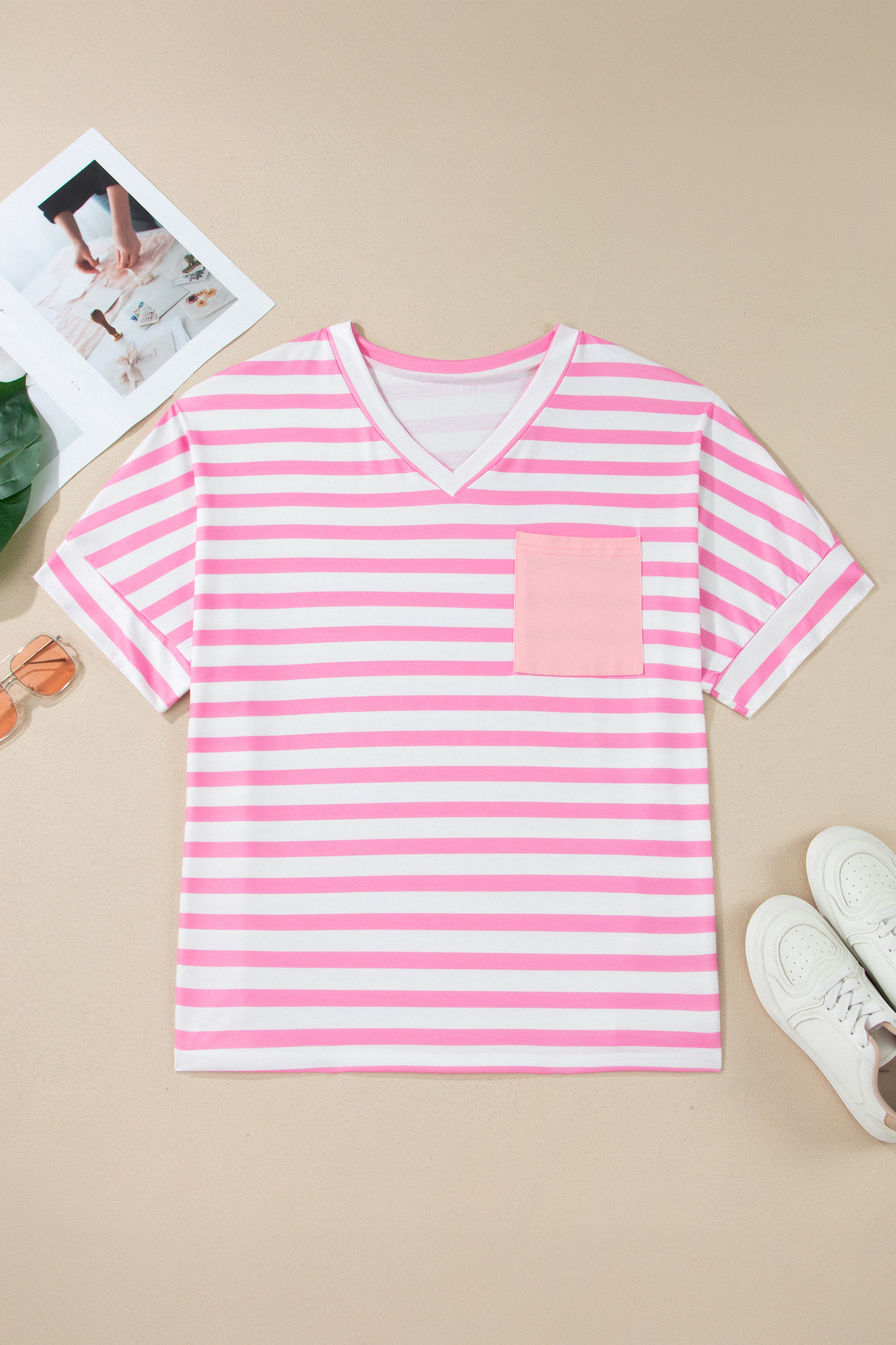 粉色条纹拼色贴袋 V 领大码 T 恤 LC25230418