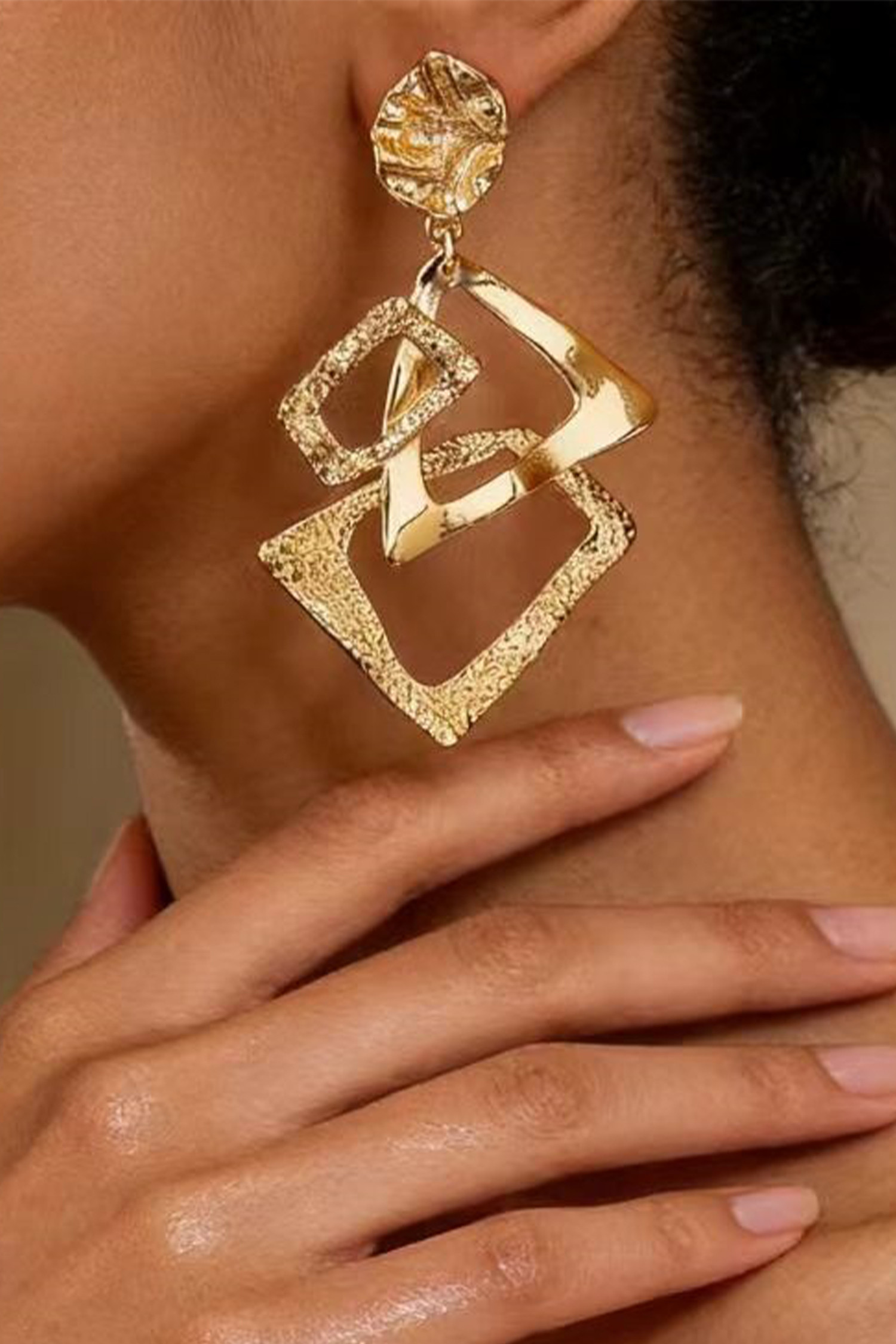 金色大胆镶钉几何吊坠耳环 BH014871