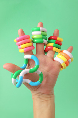 白色安静扭曲坐立不安玩具