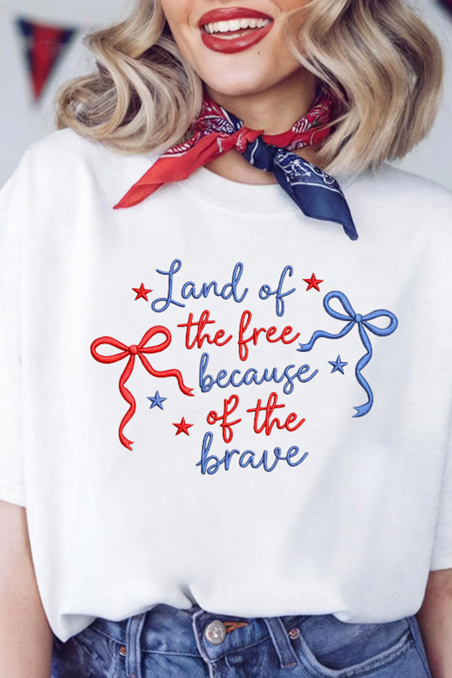 因为勇敢而自由的白色大地刺绣T恤 LC25232033