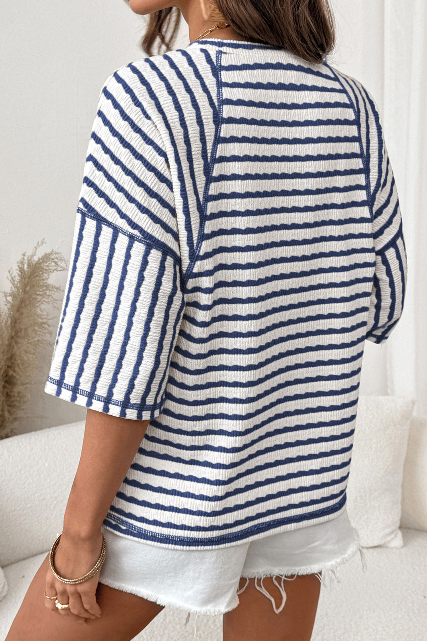 蓝色条纹纹理针织 USA 雪尼尔字母超大 T 恤 LC25229900