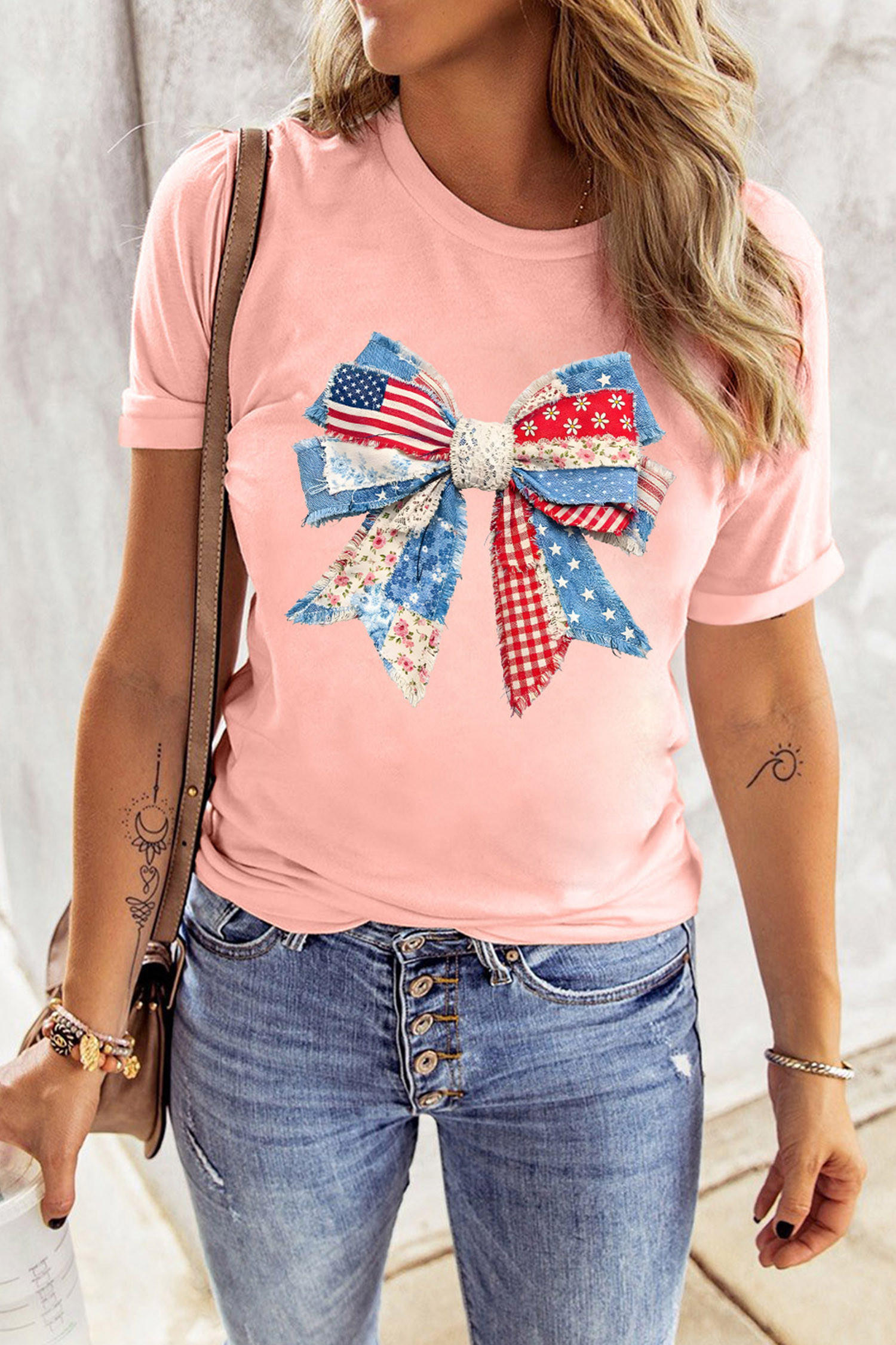 粉色爱国蝴蝶结印花女式休闲 T 恤 LC25232072