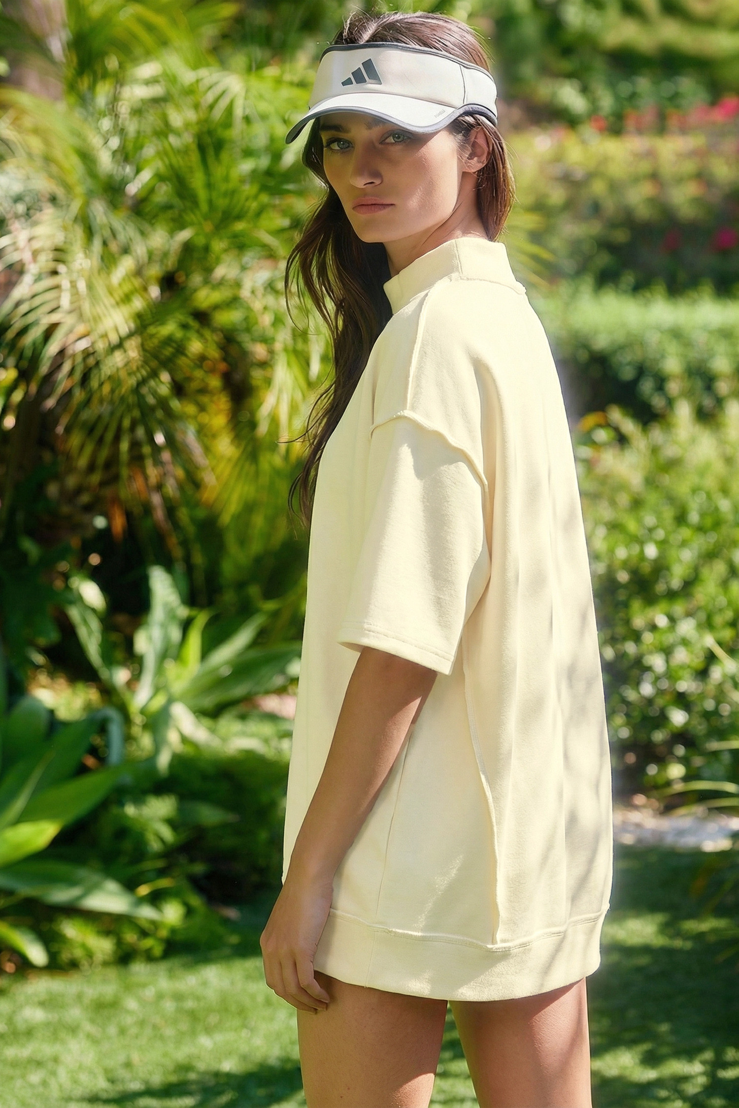 黄色奶油色纯色露缝小高领超大 T 恤休闲短裤 2 件套 LC628941