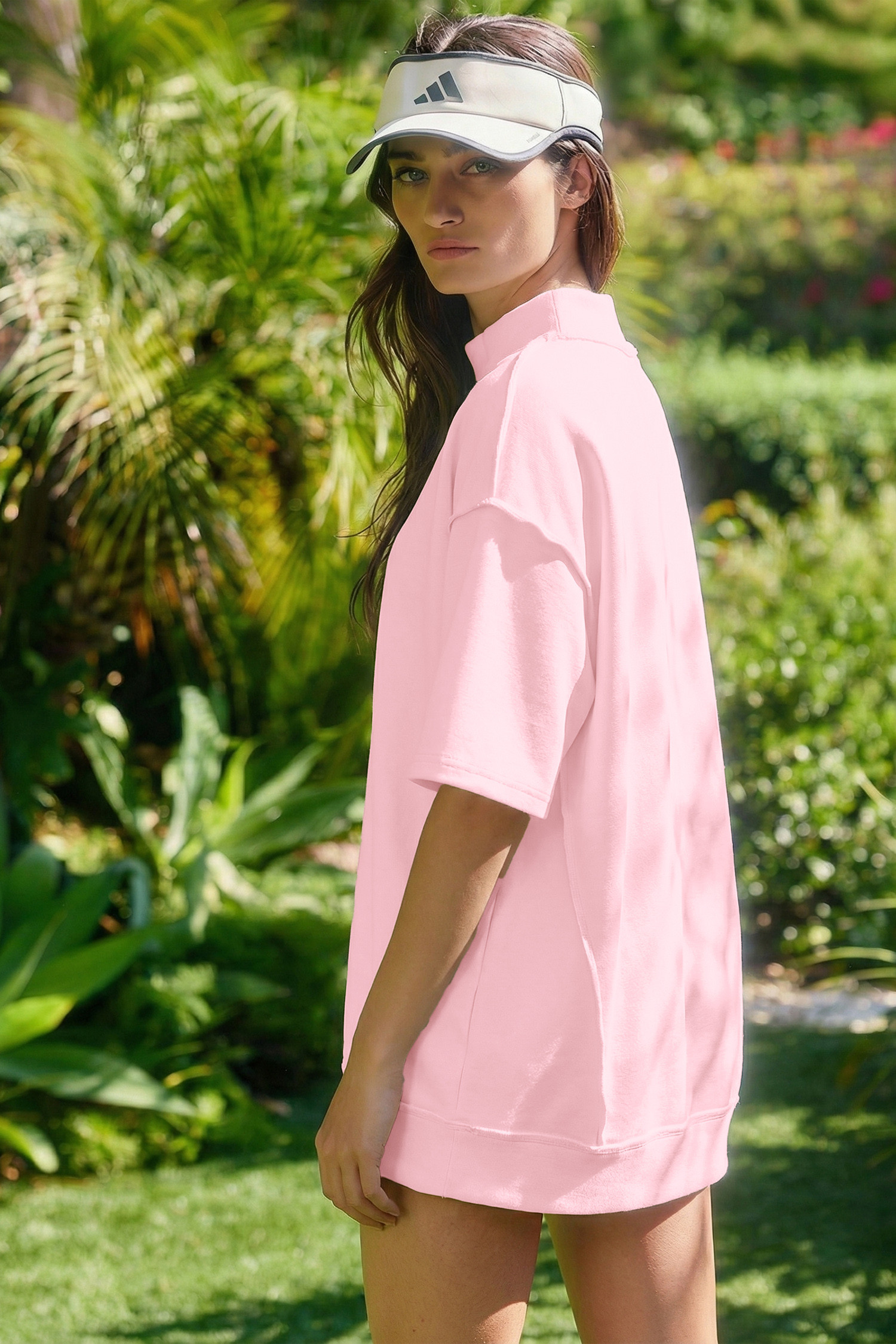 浅粉色纯色露缝小高领超大 T 恤休闲短裤 2 件套 LC628941