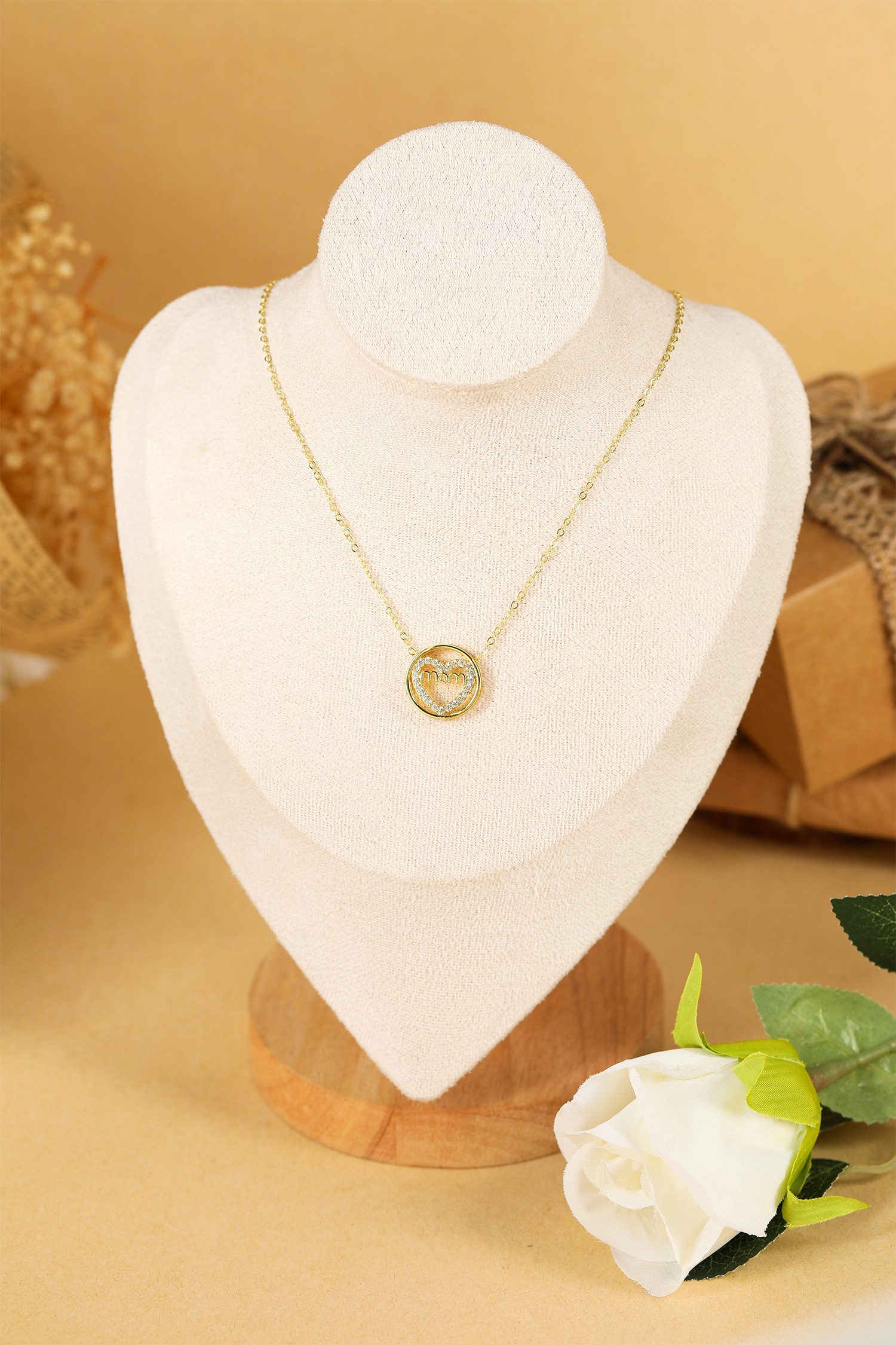 金色妈妈心形吊坠项链镶有闪亮方晶锆石 BH014716