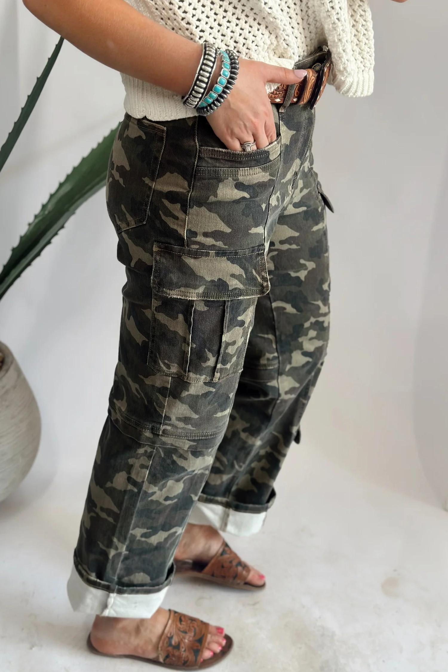 绿色迷彩印花多口袋女式牛仔裤 LC7876289