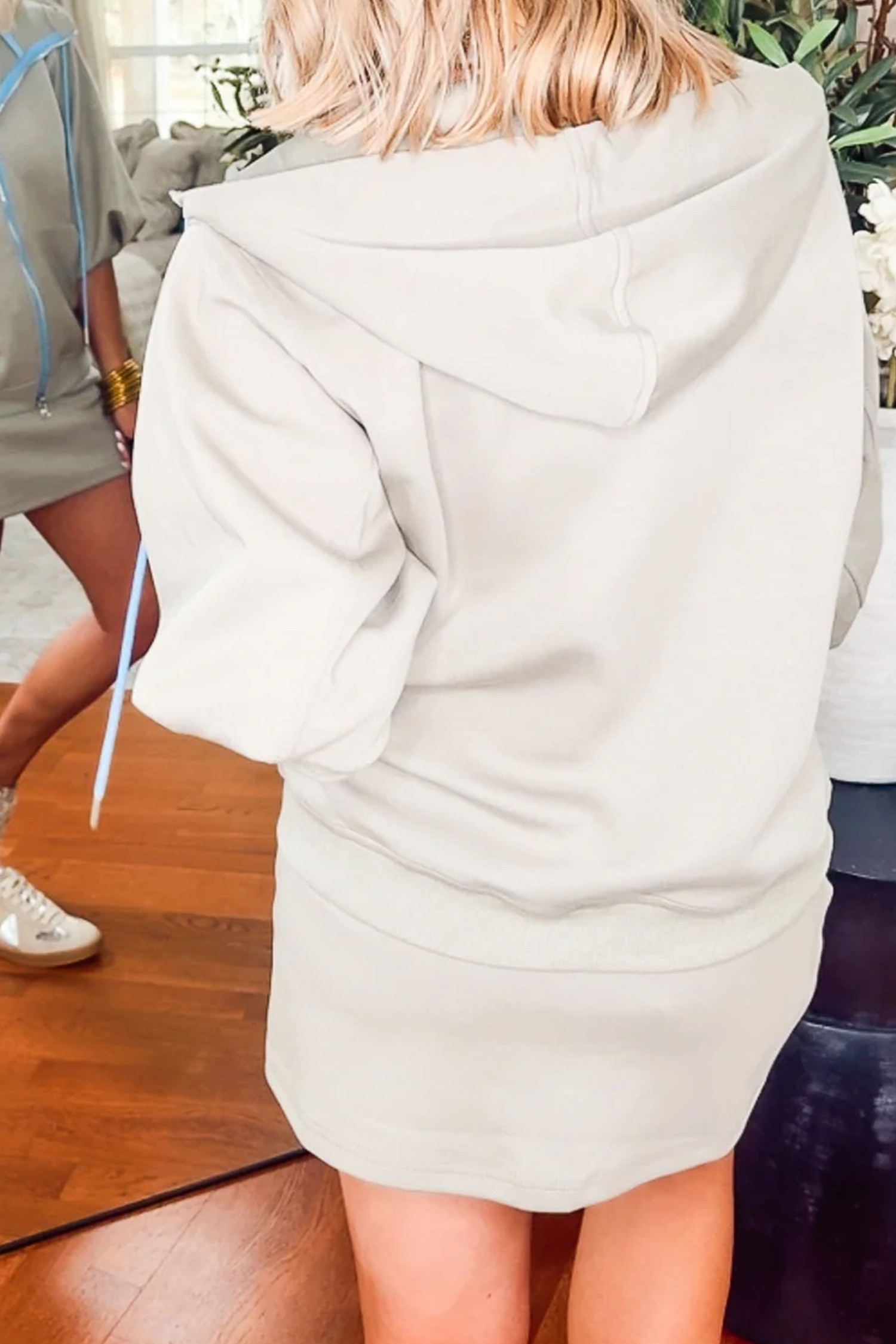 烟绿色撞色饰边拉链运动夹克抽绳迷你裙裤 2 件套 LC631501
