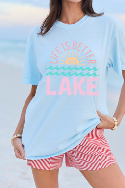 浅蓝色 LIFE IS BETTER AT THE LAKE 暑假图案 T 恤