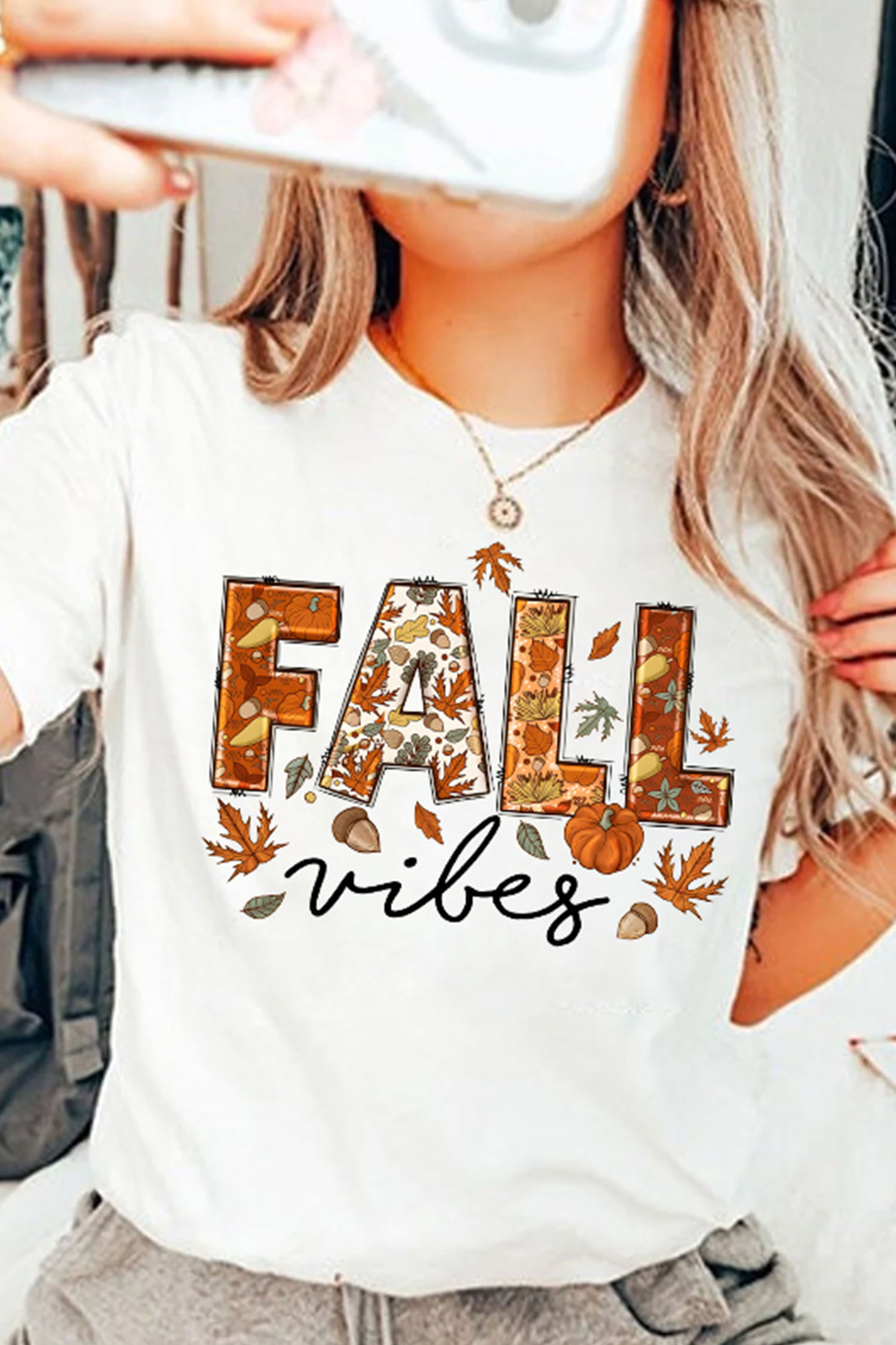 白色 FALL Vibes 时尚字母印花圆领 T 恤 LC25232404