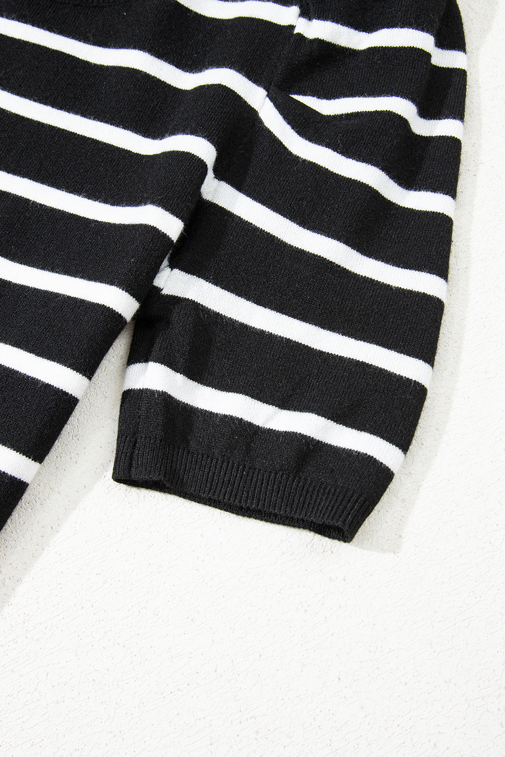 White Stripe Ribbed Trim Round Neck Bubble Sleeve Knitted Top