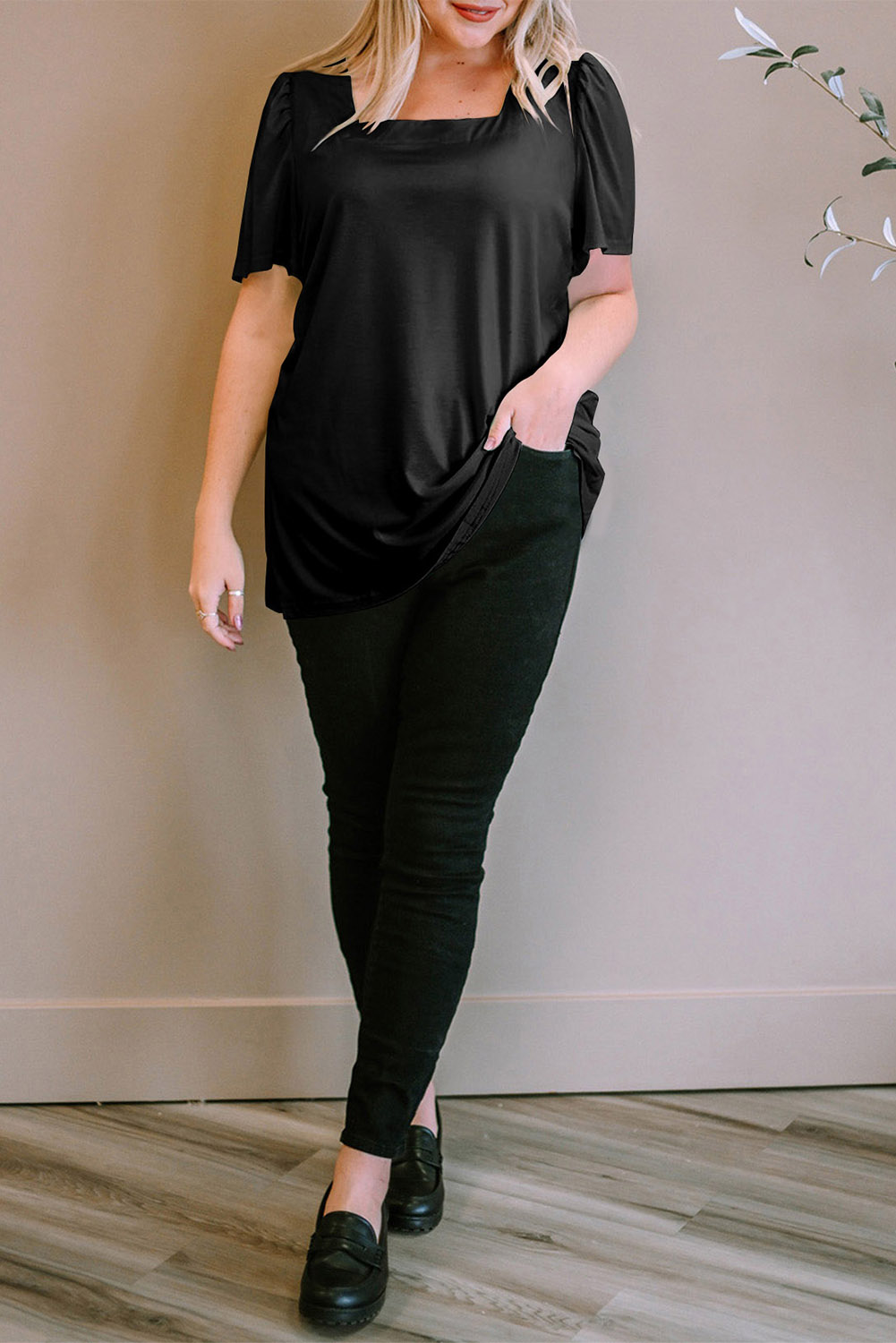 Plus Size Black  Square Neck Ruched Shoulder Short Sleeve Top