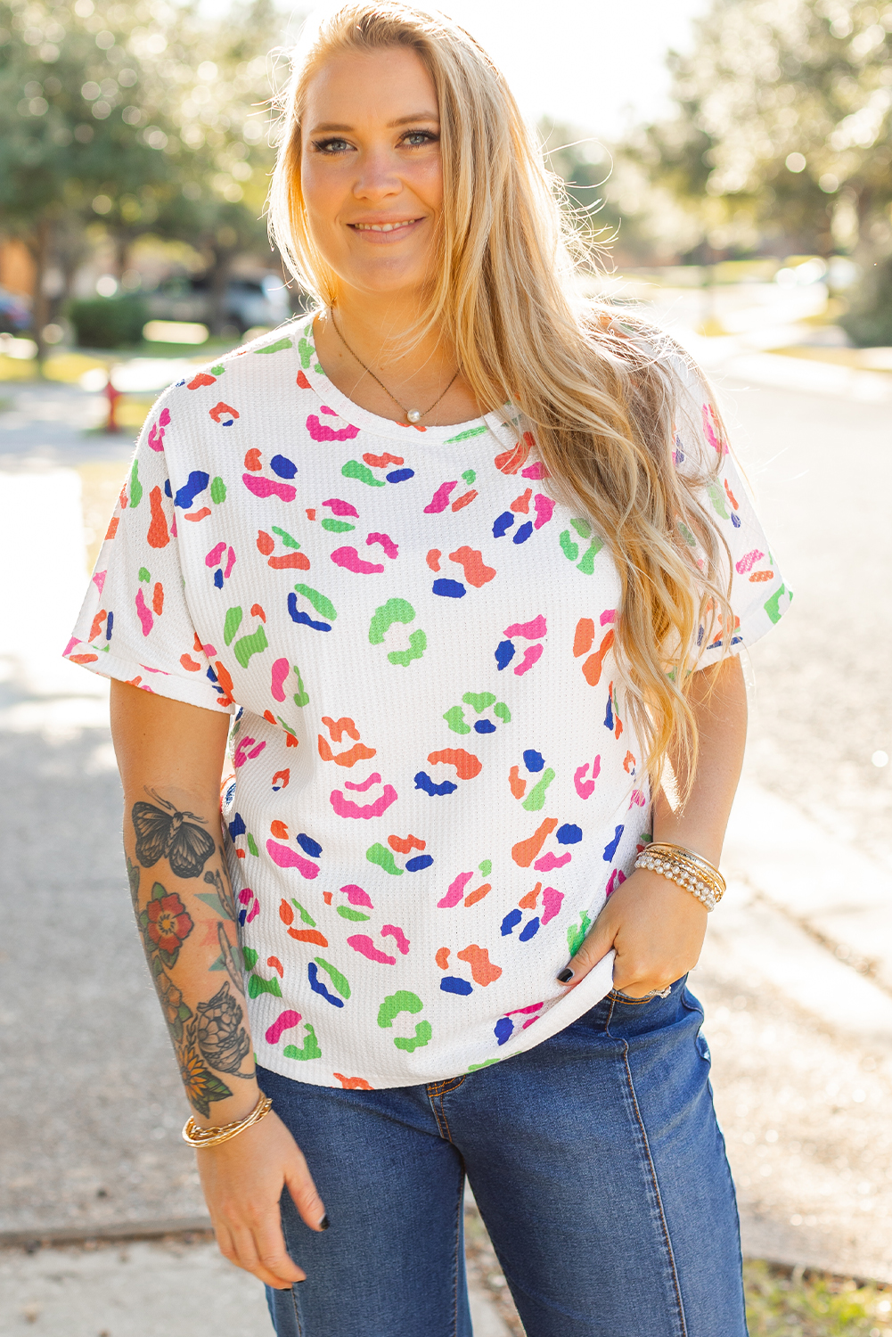 Full Figured White Multicolor Leopard Print Textured T Shirt