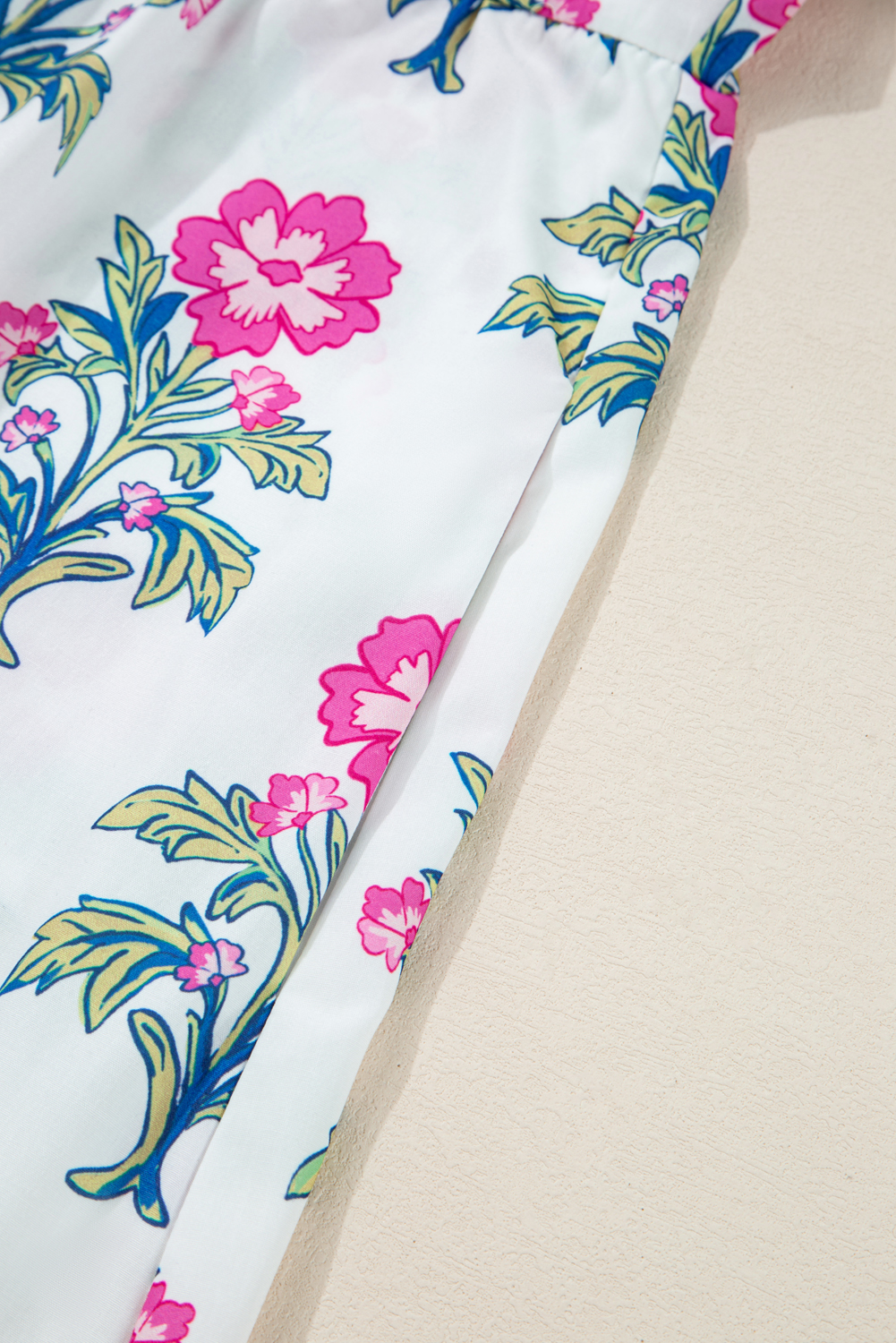 White Allover Print Contrast Split Neckline Short Puff Sleeve Curvy Dress