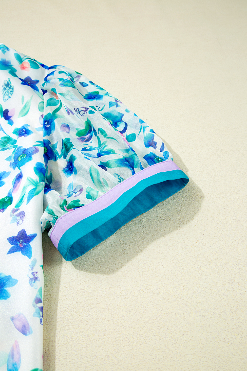 Plus Size Green Floral Print Colorblock Edge Puff Sleeve Split Neck  Blouse