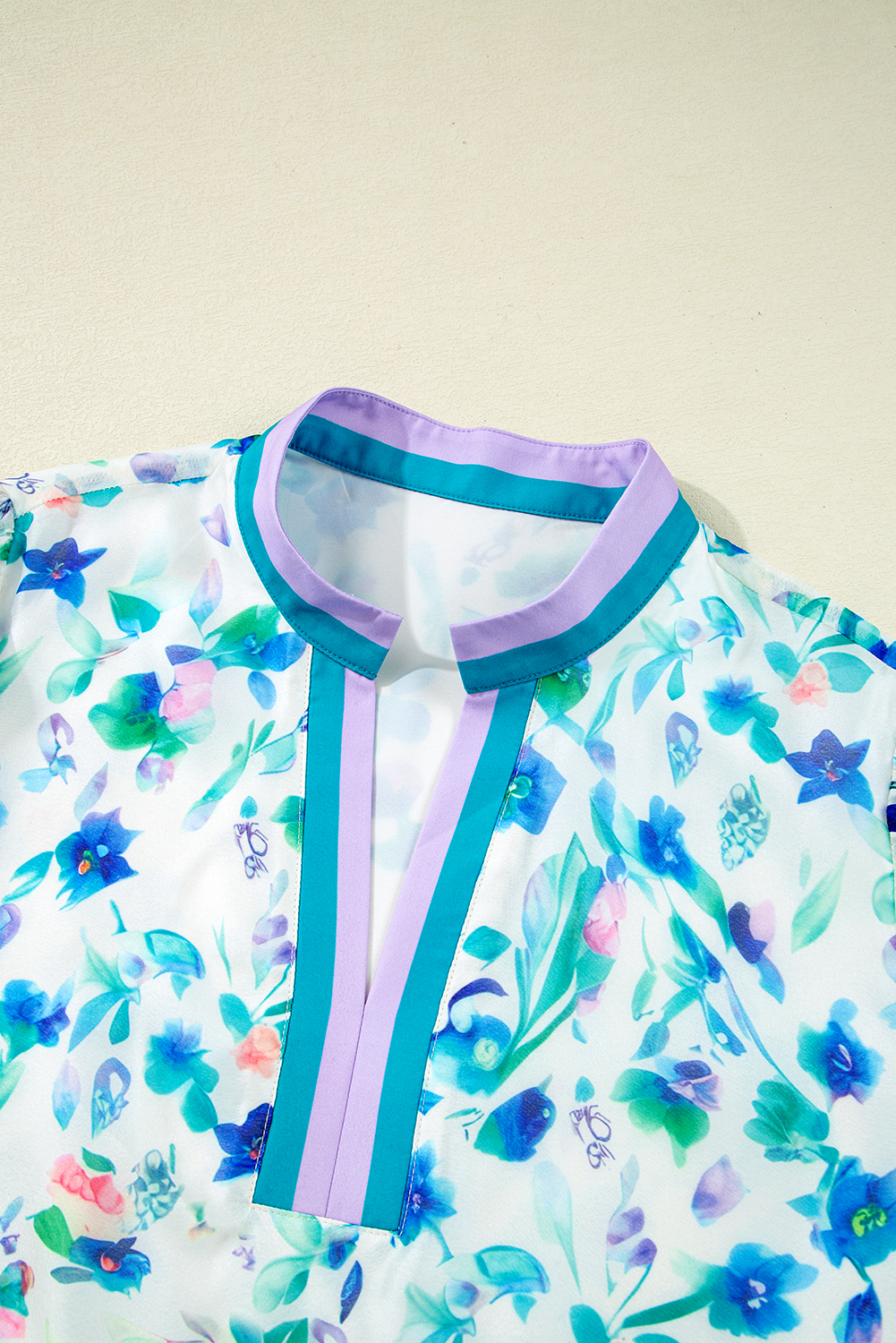 Plus Size Green Floral Print Colorblock Edge Puff Sleeve Split Neck  Blouse