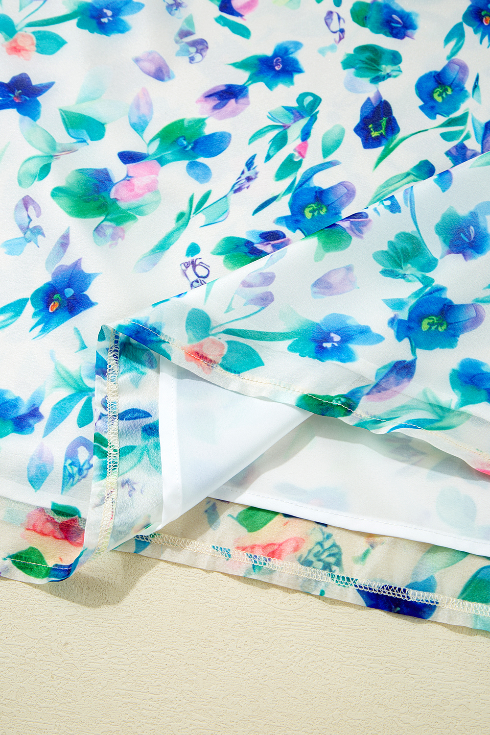 Plus Size Green Floral Print Colorblock Edge Puff Sleeve Split Neck  Blouse