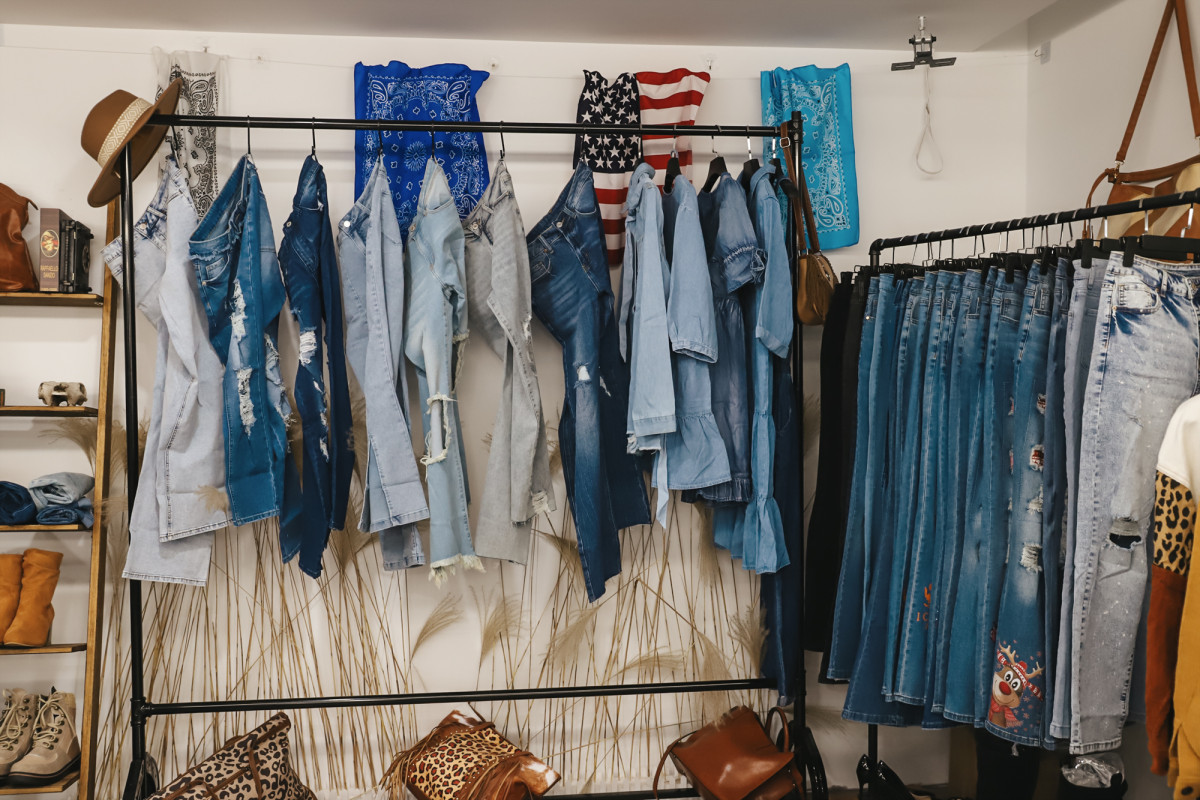 How to Style Wide Leg Jeans Plus Size