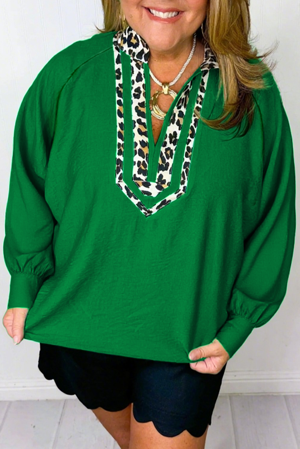 Plus Size Green  Contrast Leopard Trim Split Neck Puff Sleeve Blouse