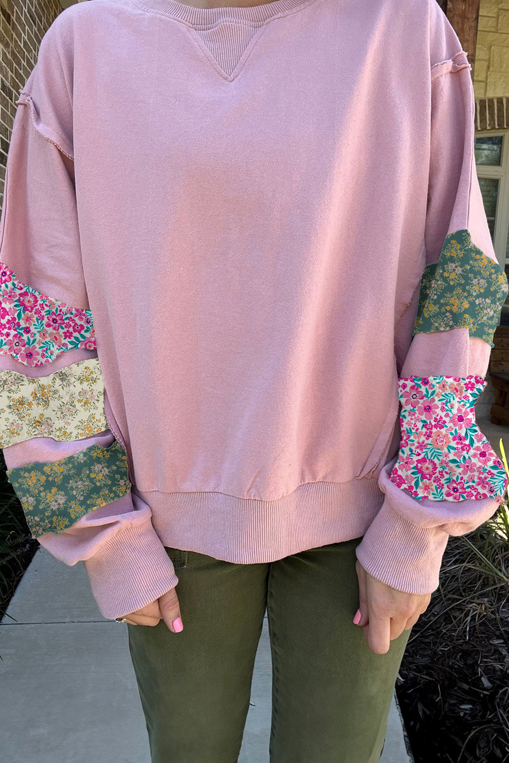 Plus Size Pink  Mix Floral Patched Sleeve Ribbed Trim Baggy Sweatshirt