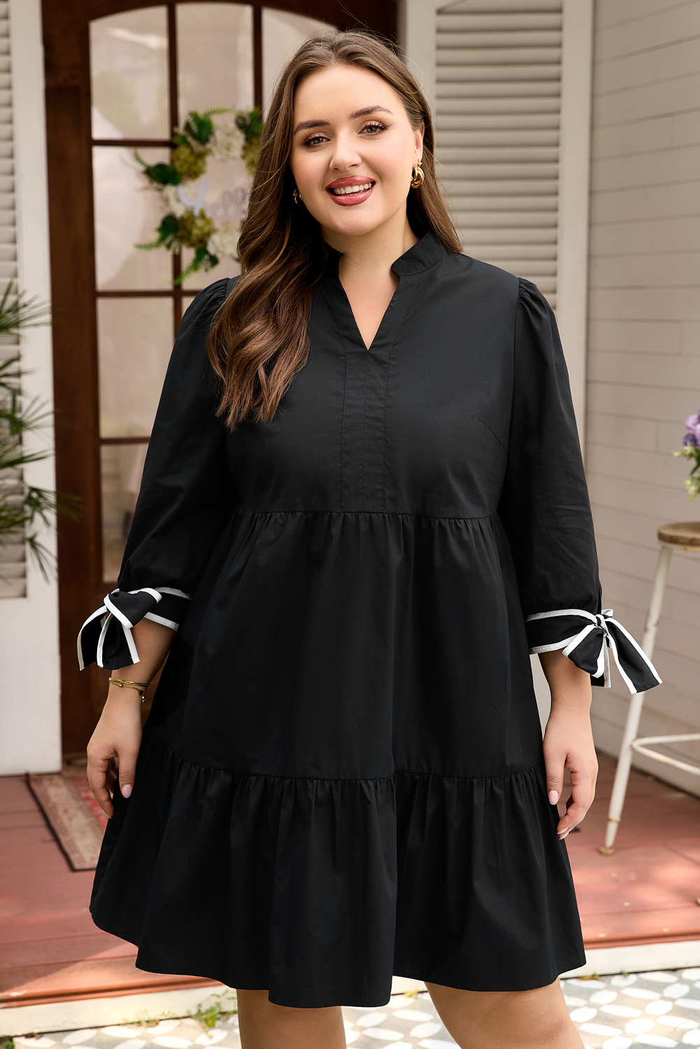 Plus Size Black Contrast Trim Knot Cuffs  V Neck Mini Dress