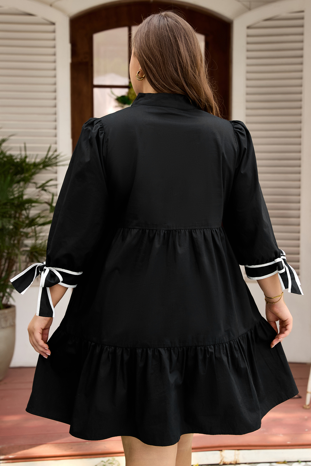 Plus Size Black Contrast Trim Knot Cuffs  V Neck Mini Dress