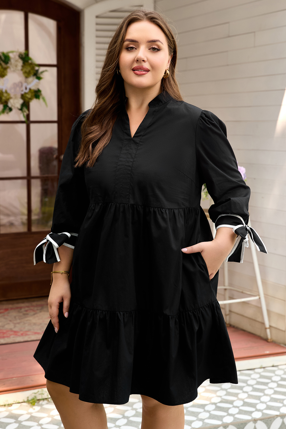 Plus Size Black Contrast Trim Knot Cuffs  V Neck Mini Dress