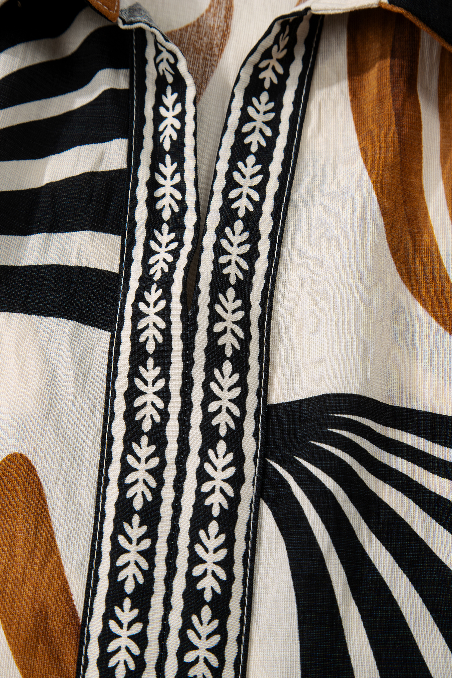 Plus Size White  Abstract Print Contrast Collar Split Neck Shift Long Dress