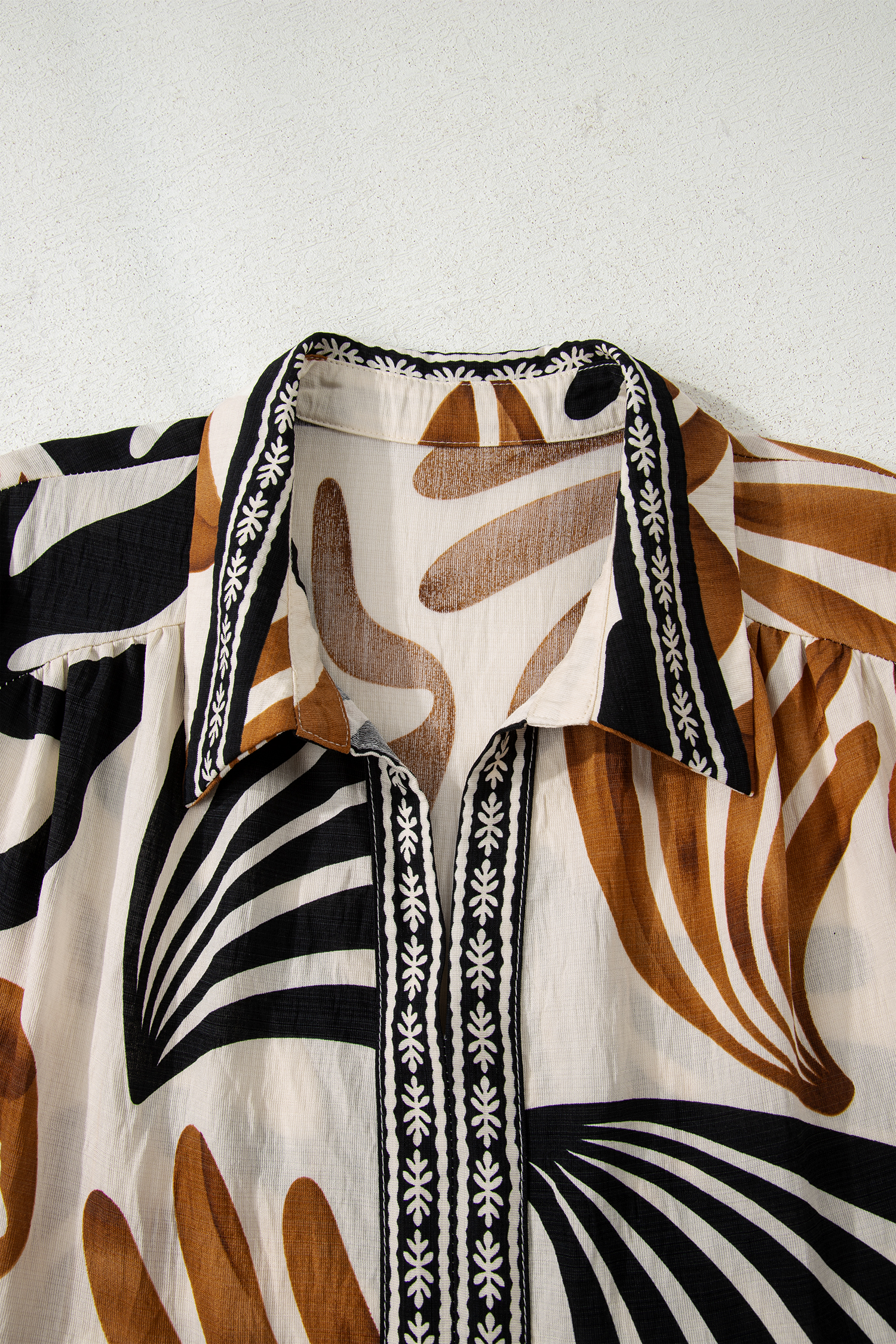 Plus Size White  Abstract Print Contrast Collar Split Neck Shift Long Dress