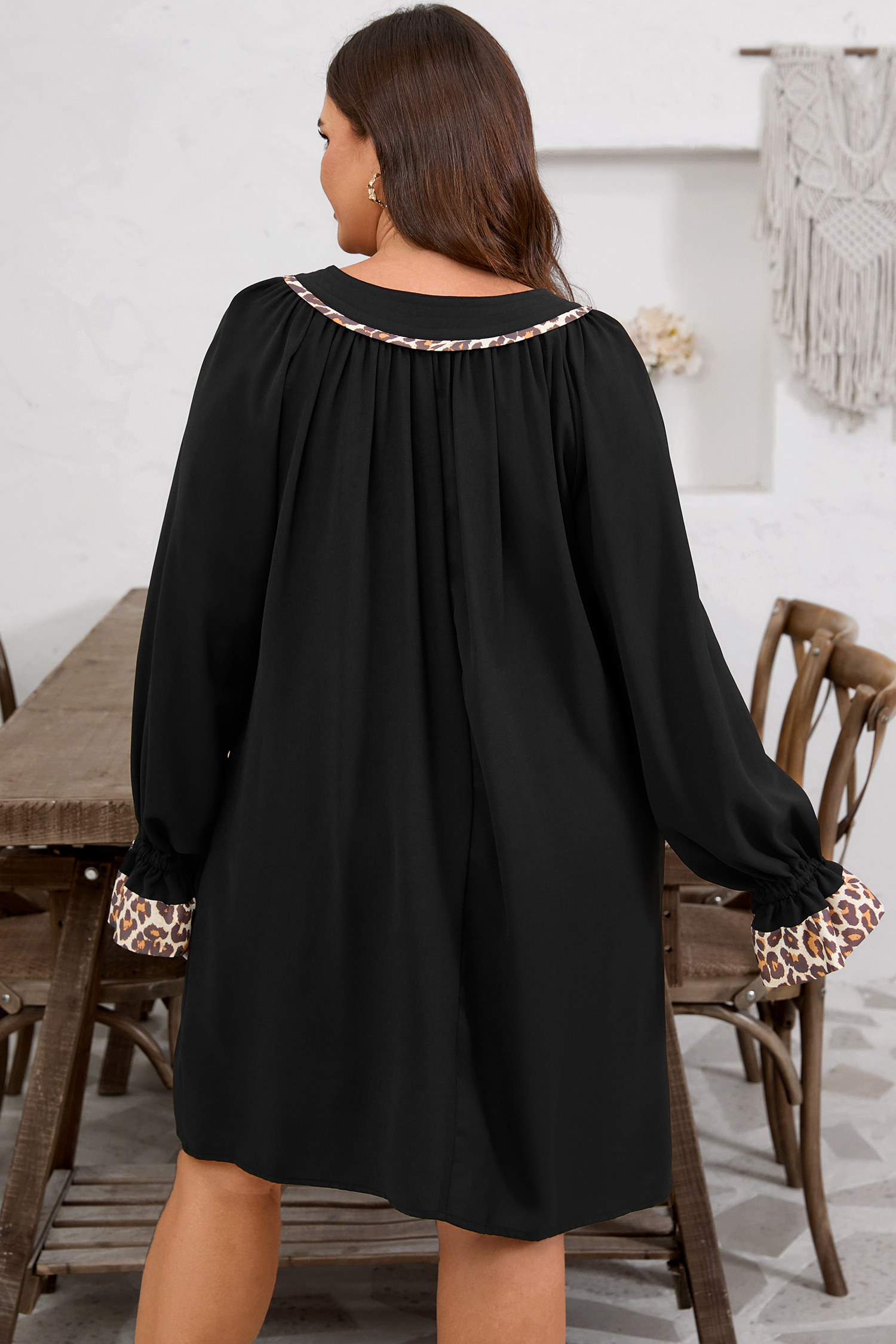 Plus Size Black  Notched Neck Leopard Trim Flounce Long Sleeve Shift Dress
