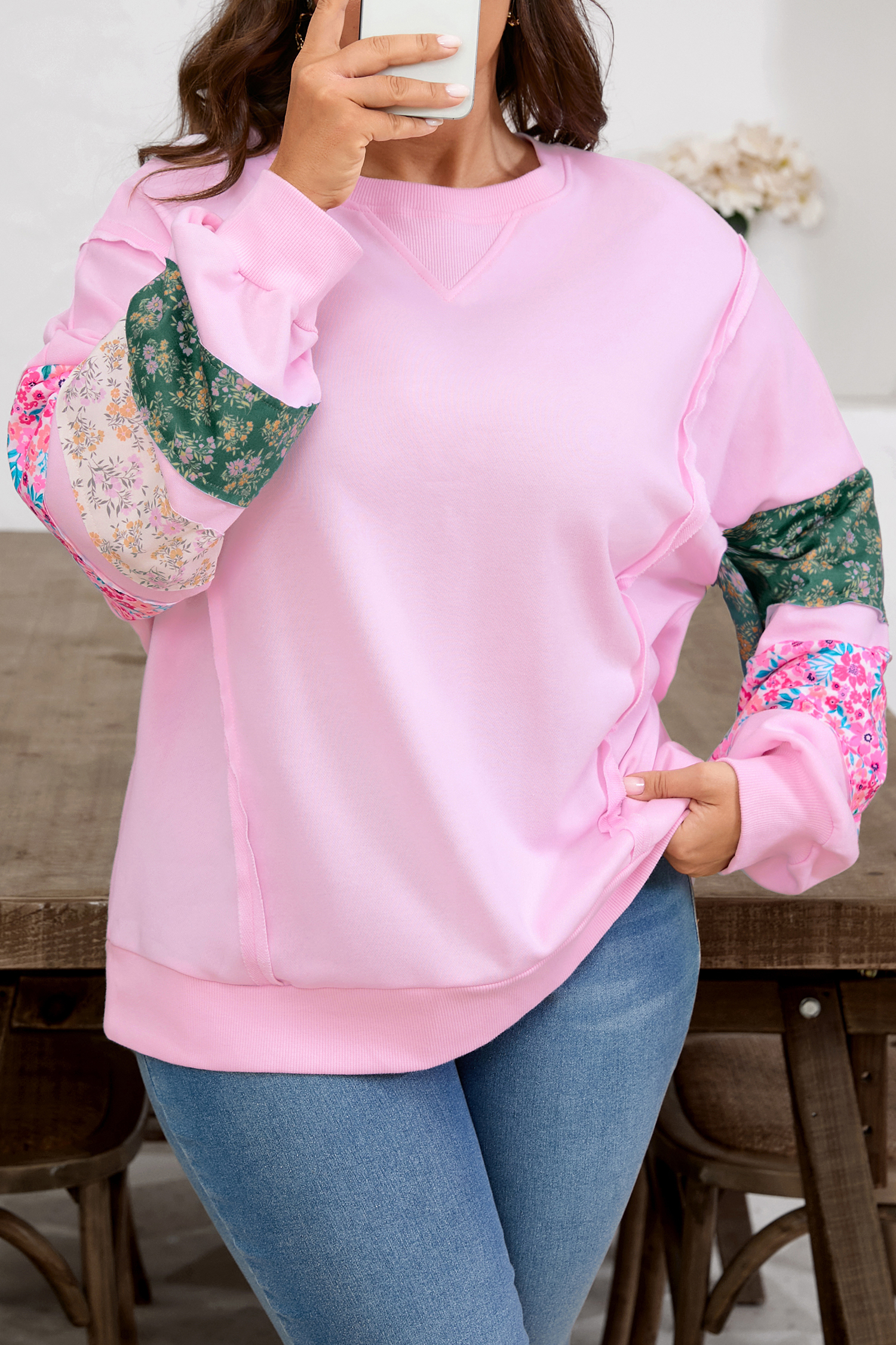 Plus Size Pink  Mix Floral Patched Sleeve Ribbed Trim Baggy Sweatshirt