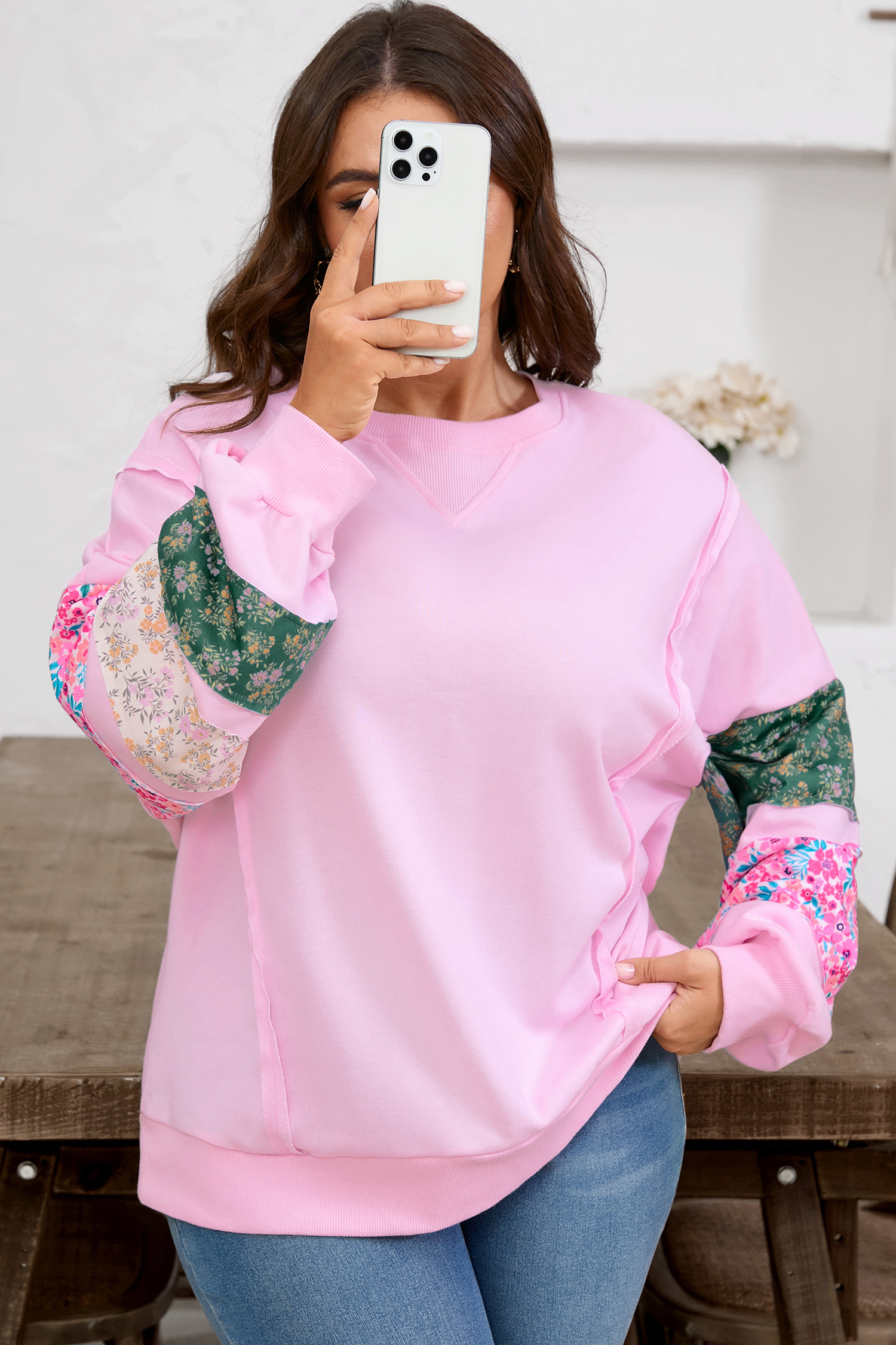 Plus Size Pink  Mix Floral Patched Sleeve Ribbed Trim Baggy Sweatshirt