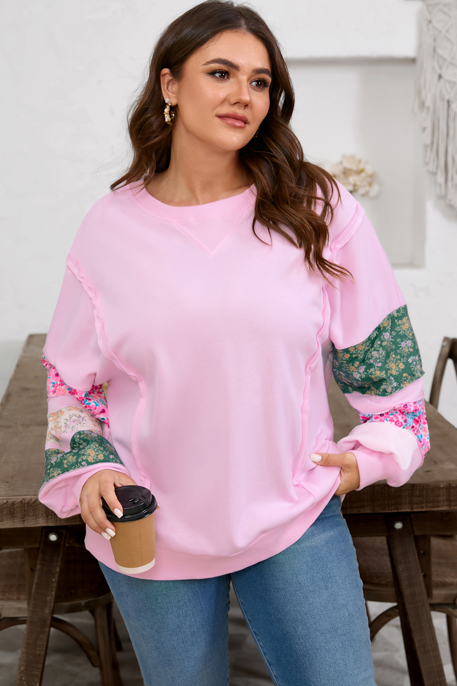 Plus Size Pink  Mix Floral Patched Sleeve Ribbed Trim Baggy Sweatshirt
